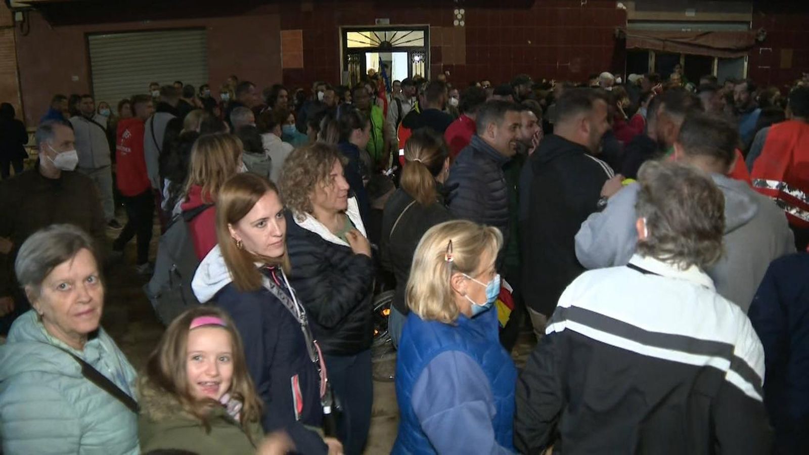 El veïnat de Paiporta marxa pacíficament