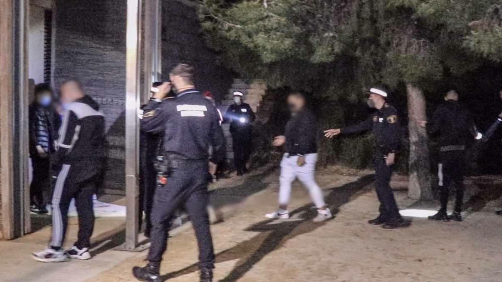 La Policia Local d’Alacant ha desallotjat un macrobotellot al parc de l’Ereta