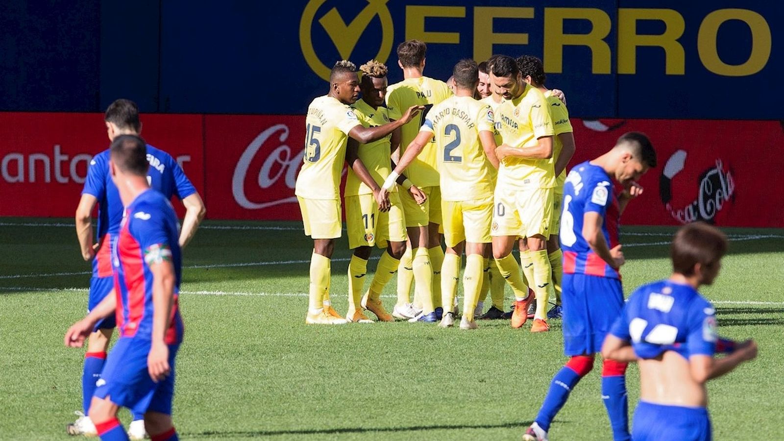 El Villarreal celebra un dels dos gols contra l'Eibar