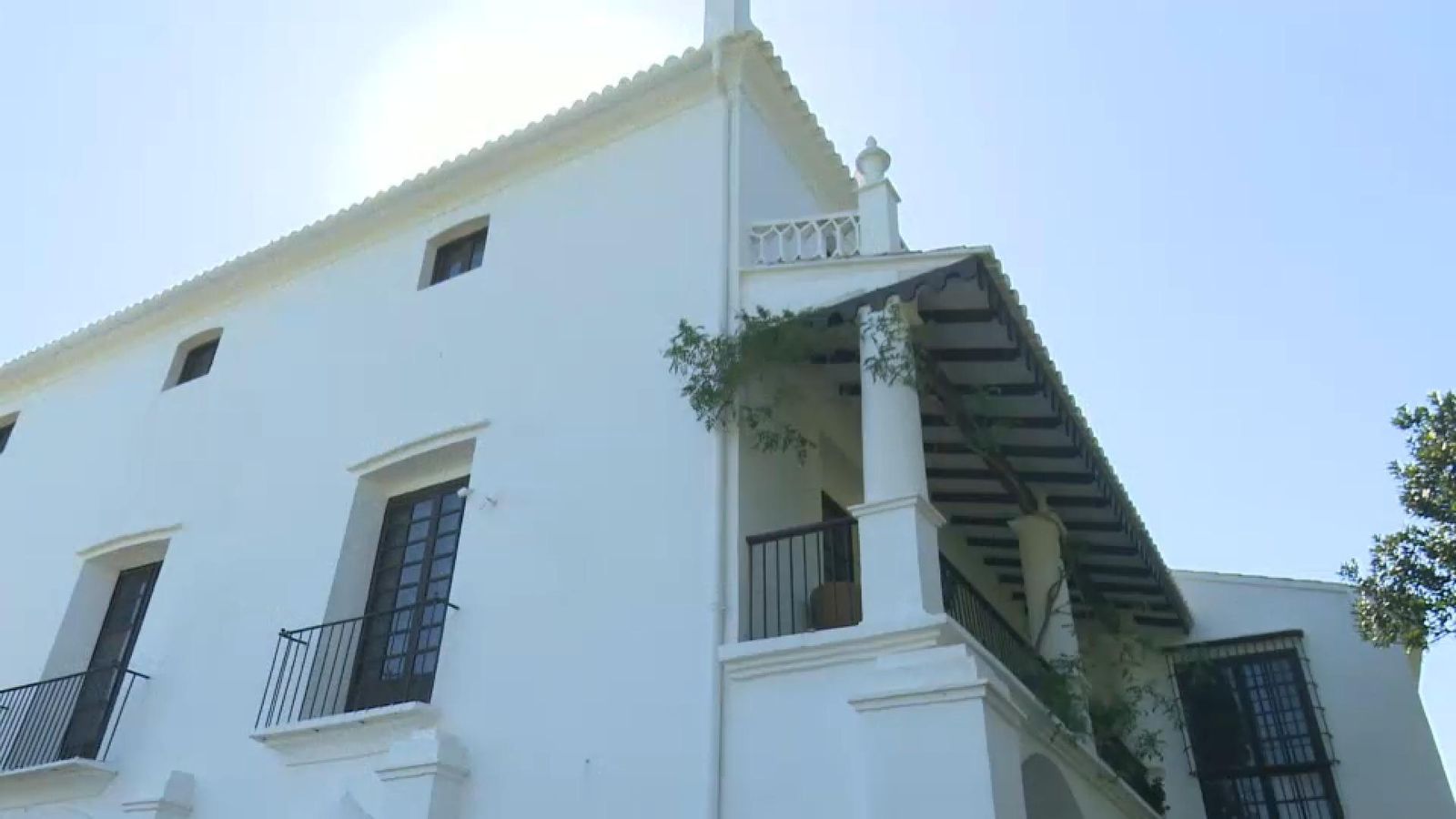 La residència del poeta i premi Cervantes Francisco Brines, entre els tarongers d'Oliva La residència del poeta i premi Cervantes Francisco Brines, entre els tarongers d'Oliva, per on discorre la ruta teatralitzada