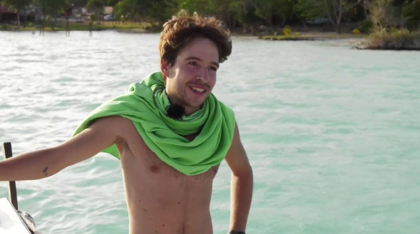 Borja, de València, és biolèg i estudia els taurons del Carib