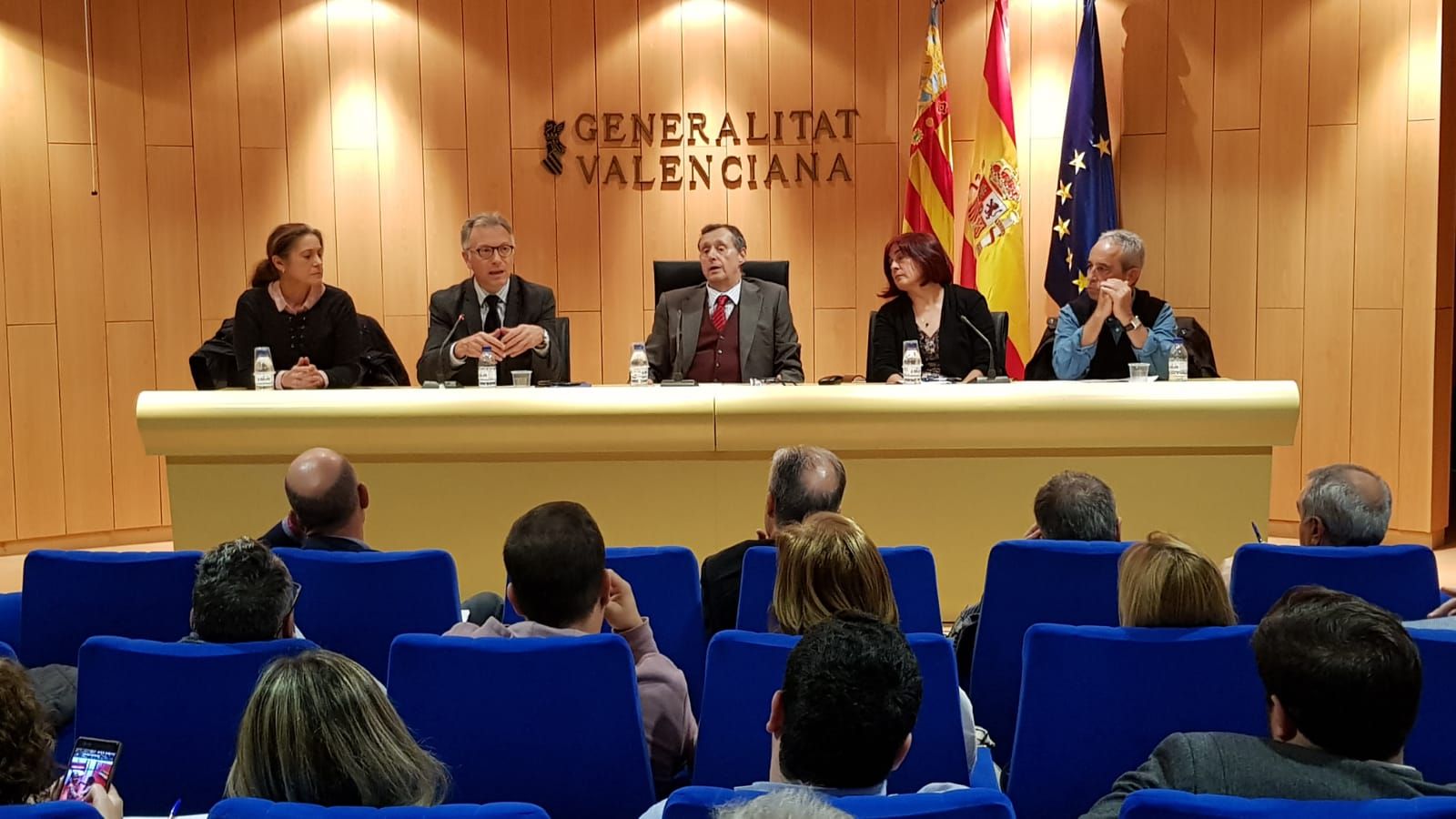 Els representants de les conselleries de Sanitat, Agricultura, i Medi Natural durant la reunió amb els ajuntaments de la Plana