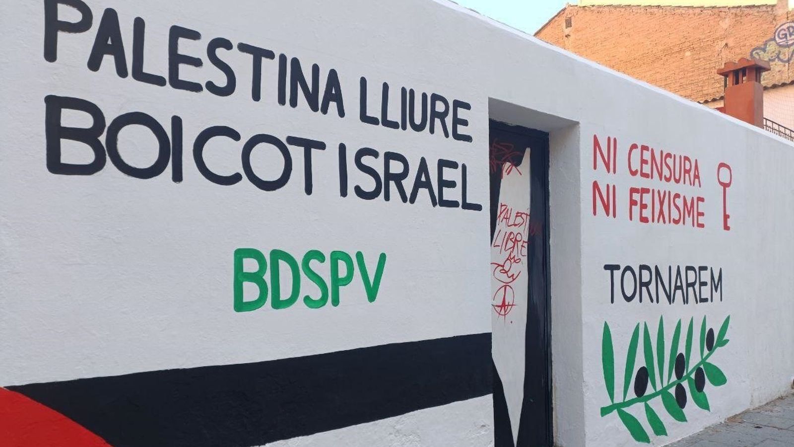 Mural en suport a Palestina repintat a Benimaclet