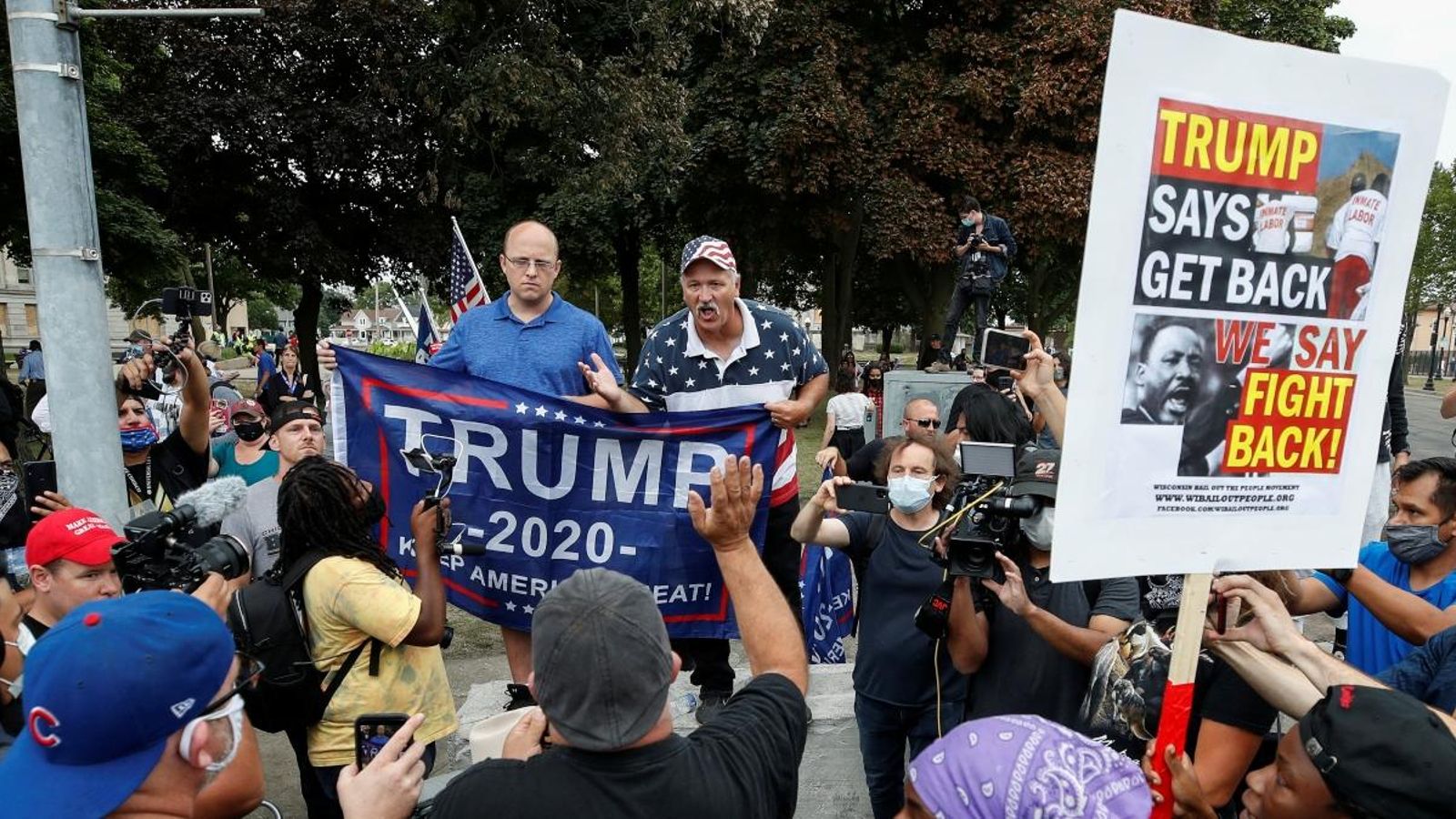 Manifestants a favor i en contra de la visita del president dels Estats Units, Donald Trump, a Kenosha, Wisconsin