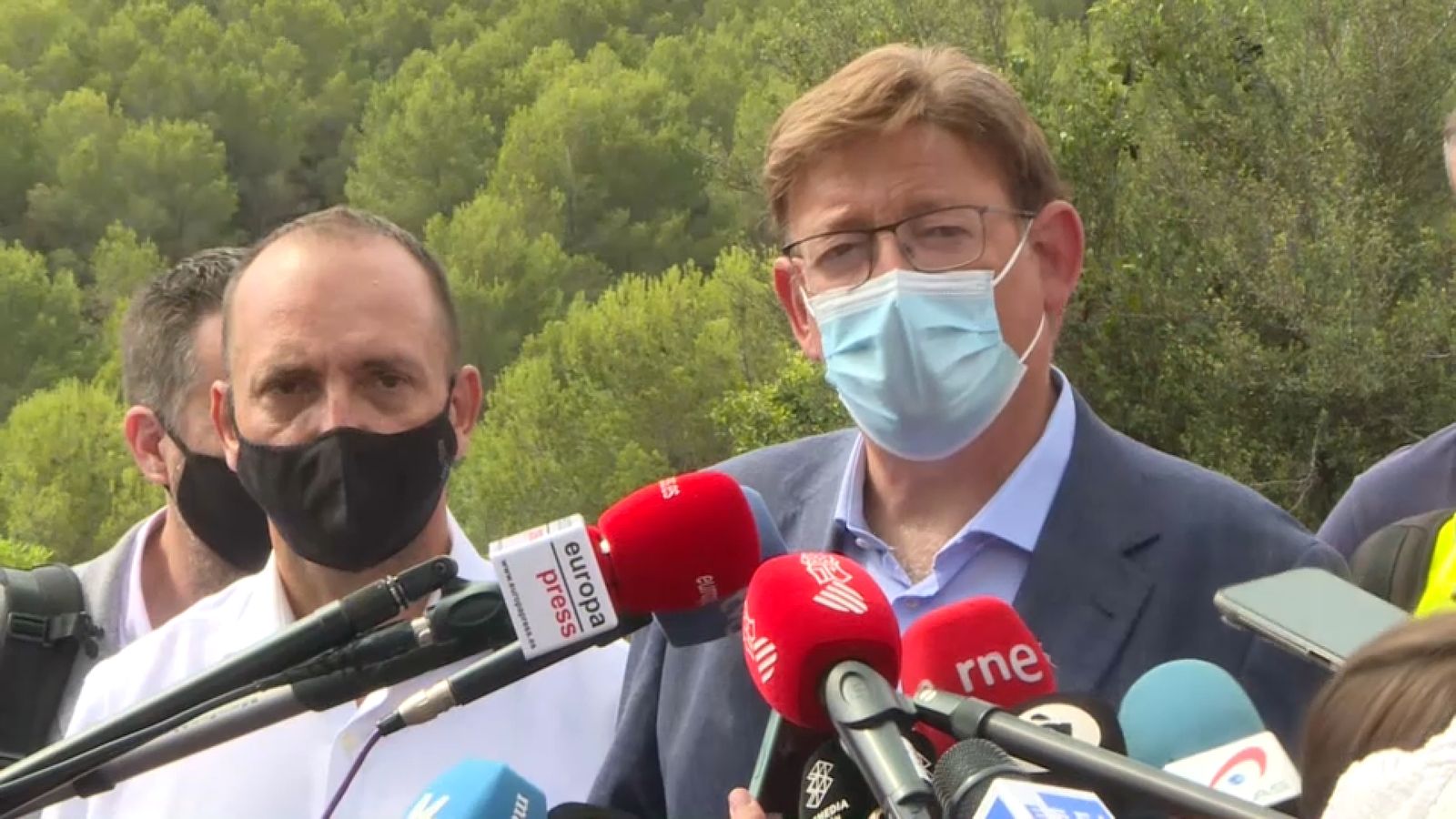 Puig, aquest dijous, al lloc on s'ha enfosant l'edifici a Peníscola