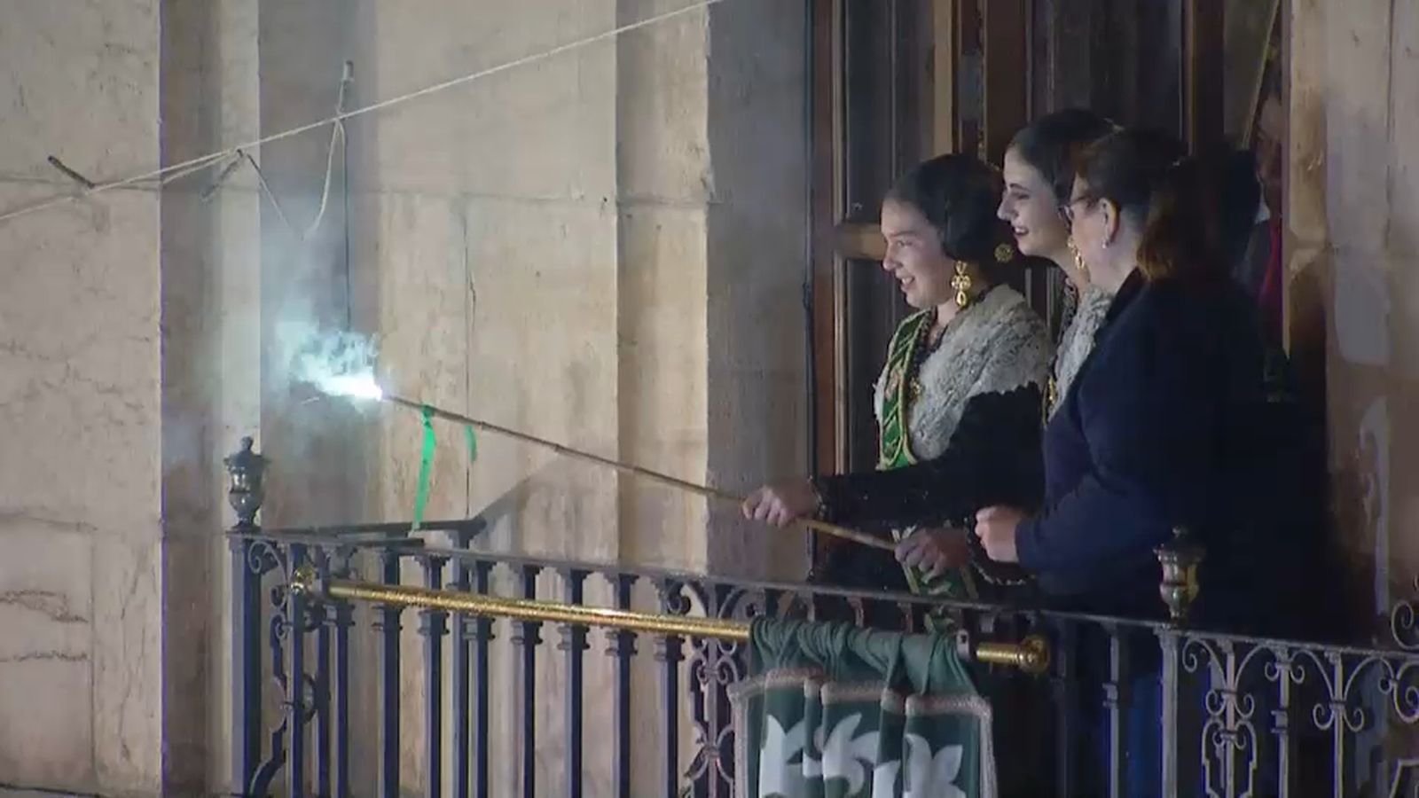 Les reines de la Magdalena 2019 acomiaden les festes des del balcó de l'Ajuntament