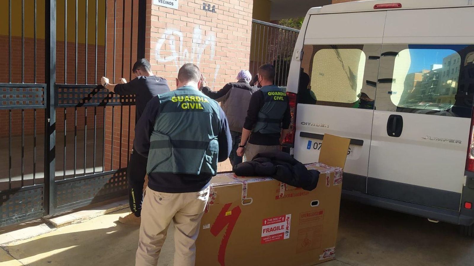 La Guàrdia Civil actuant en l'operació 'SALARO'