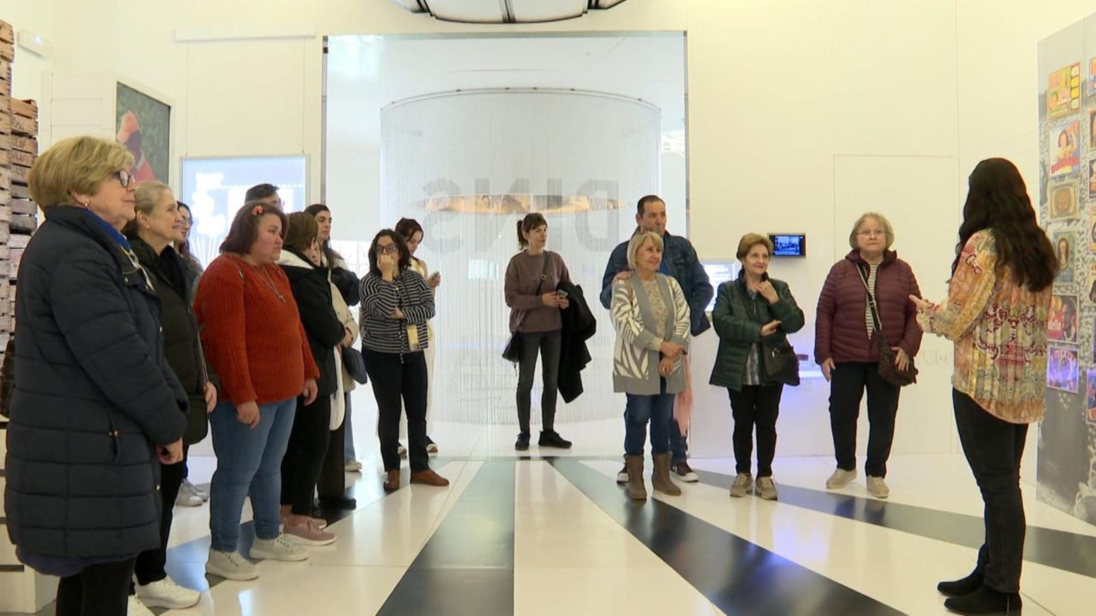Un grup de dones visita el Museu Valencià d'Etnologia per orde de la infermera d'atenció primària