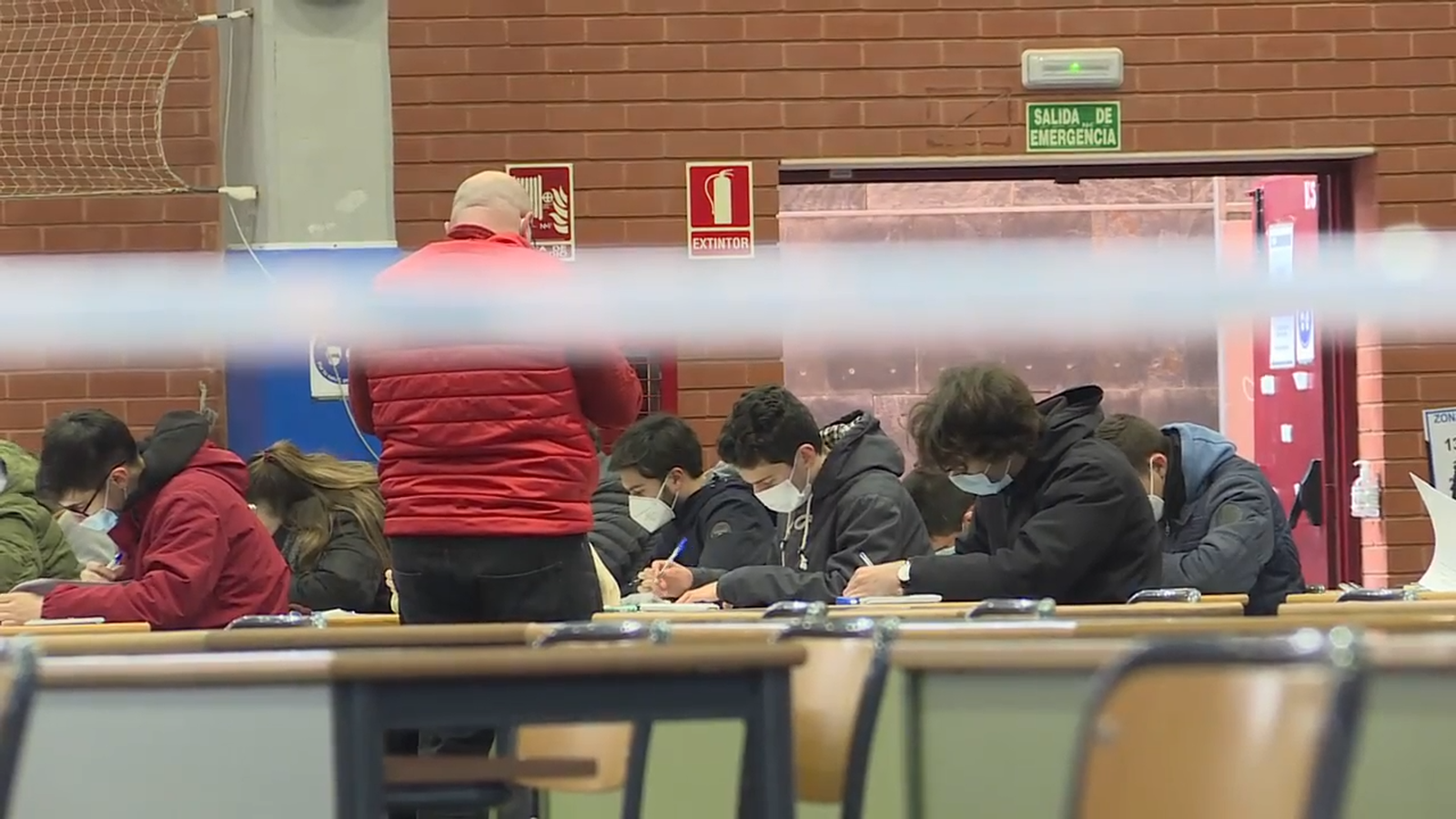VÍDEO | Es mantenen els exàmens presencials a les universitats valencianes