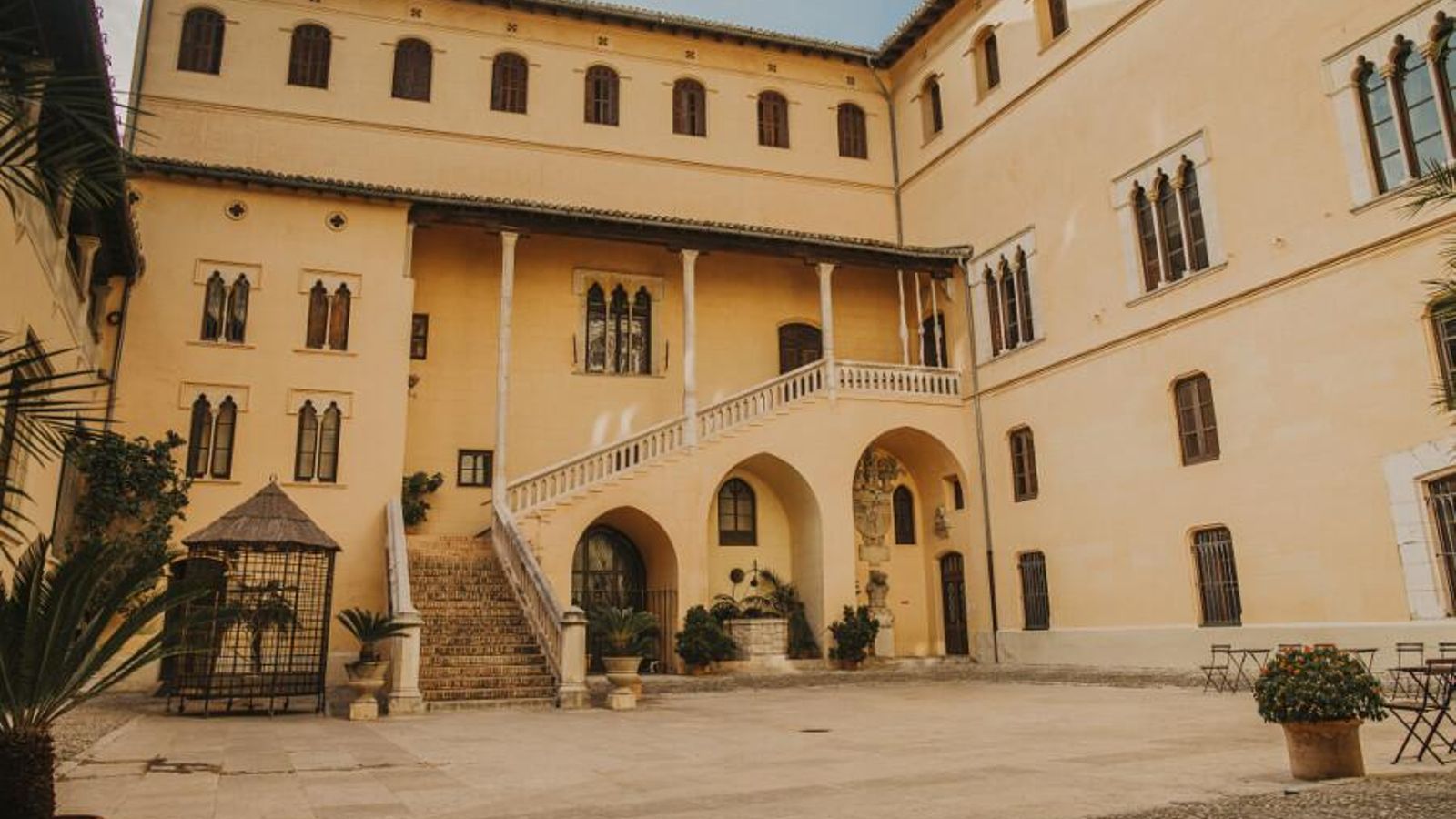 Una imatge de l'exterior del palau