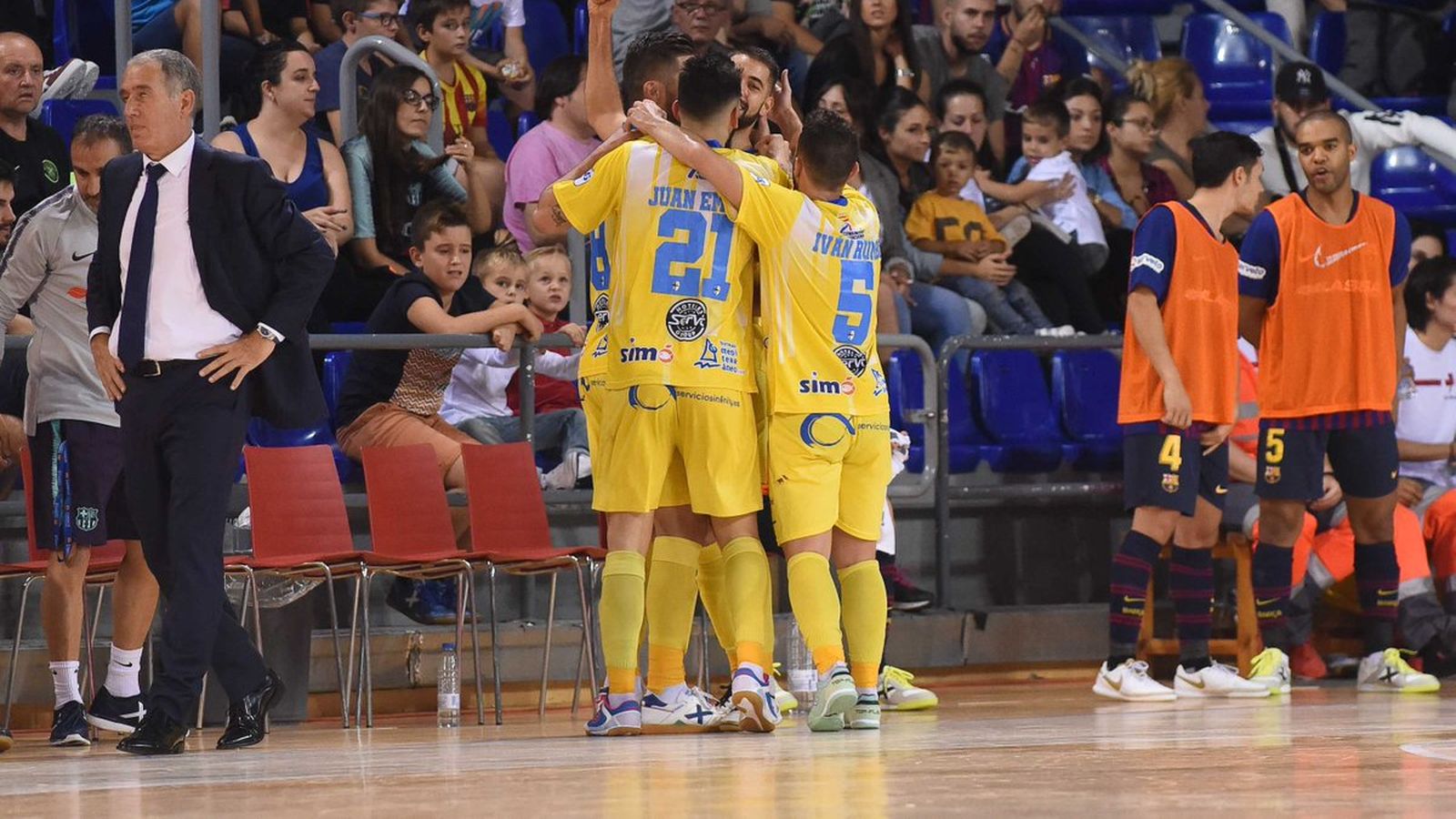 El Peníscola celebra la seua primera victòria contra el Barça