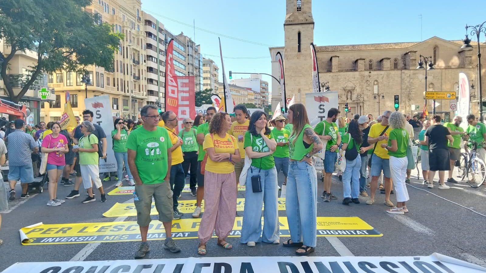 Capçalera de la manifestació per l'educació a València