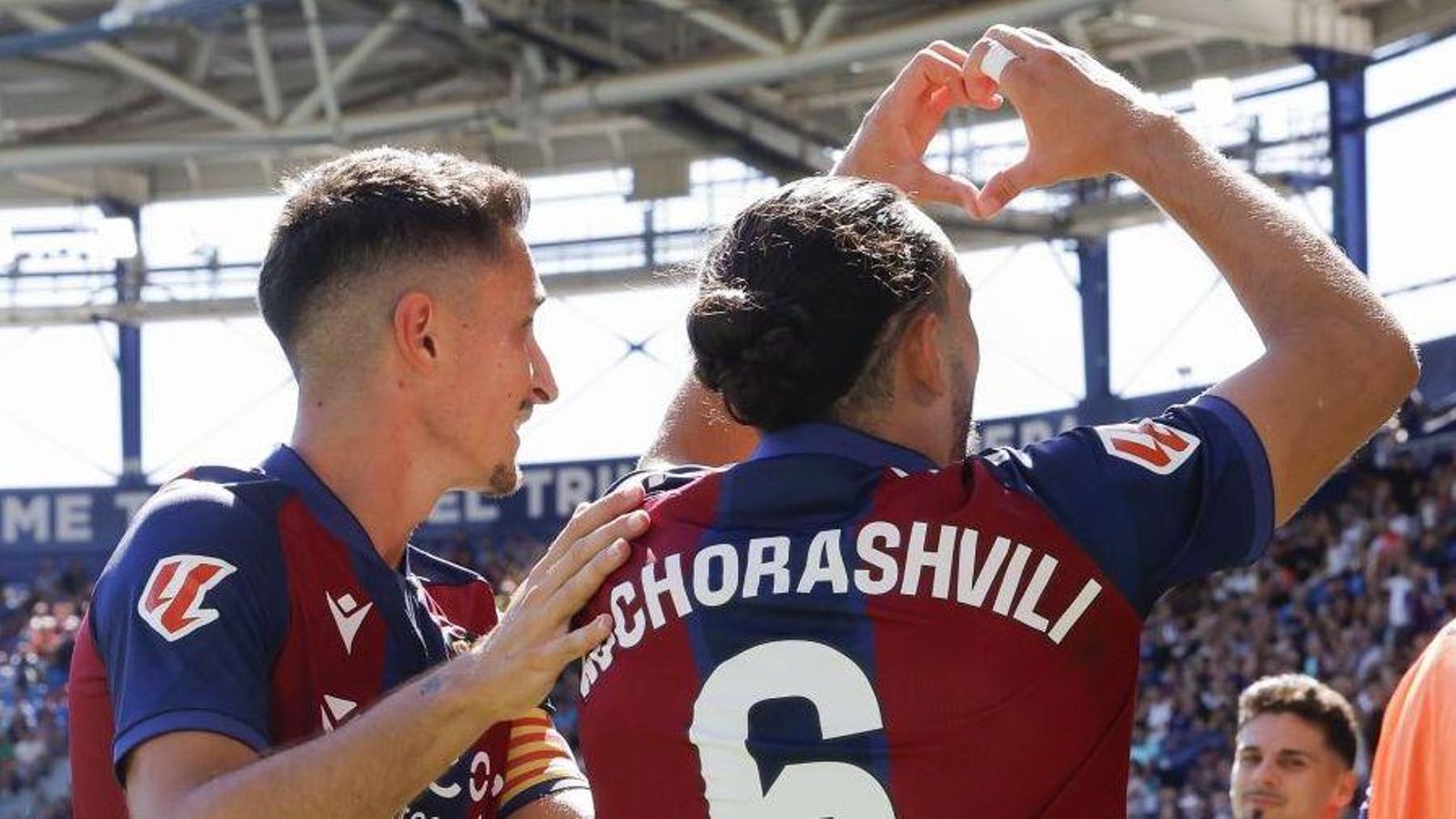 Els jugadors del Llevant celebren un gol