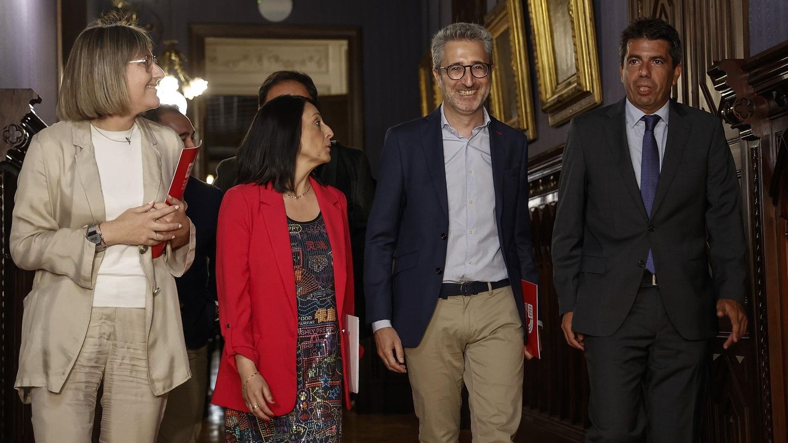 La delegació socialista en la negociació de la investidura i Mazón, a la dreta
