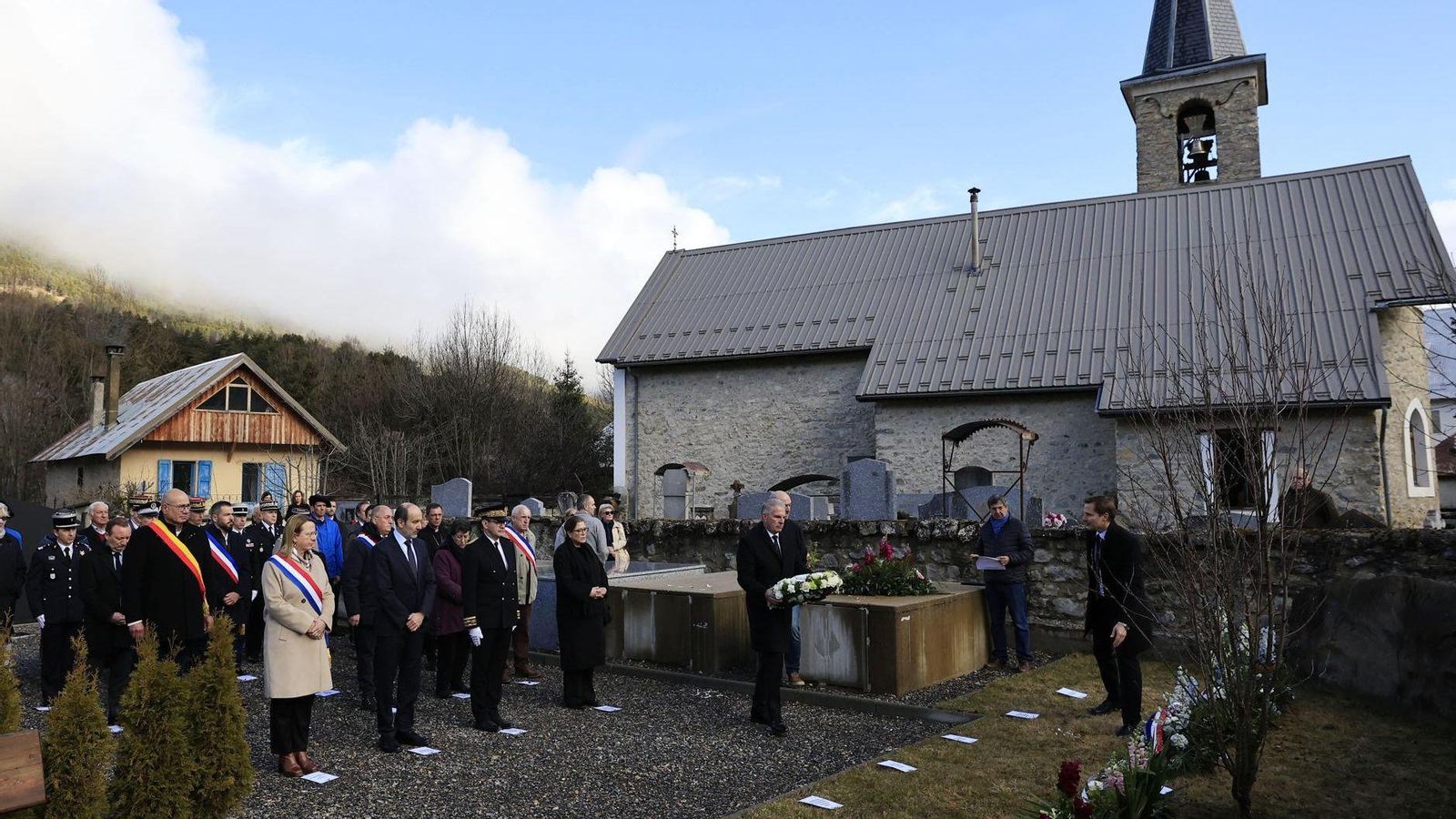 Acte d'homenatge a les víctimes que ha tingut lloc a Le Vernet, el municipi francés on estan soterrades les restes sense identificar