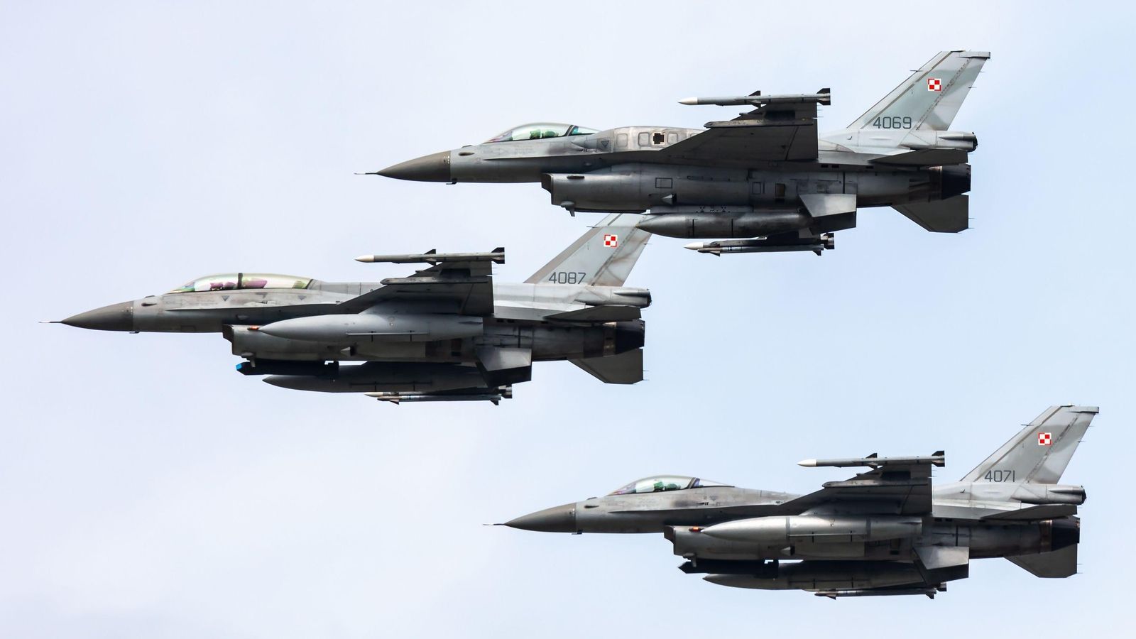 Imatge d'arxiu des avions F-16 Fighting Falcon de l'exèrcit polonés Imatge d'arxiu des avions F-16 Fighting Falcon de l'exèrcit polonés