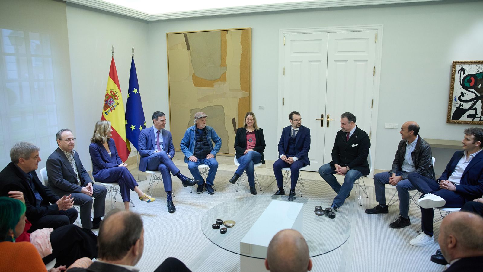 El president del govern, Pedro Sánchez, reunit amb el sector artístic després d'aprovar el text legal al Congrés