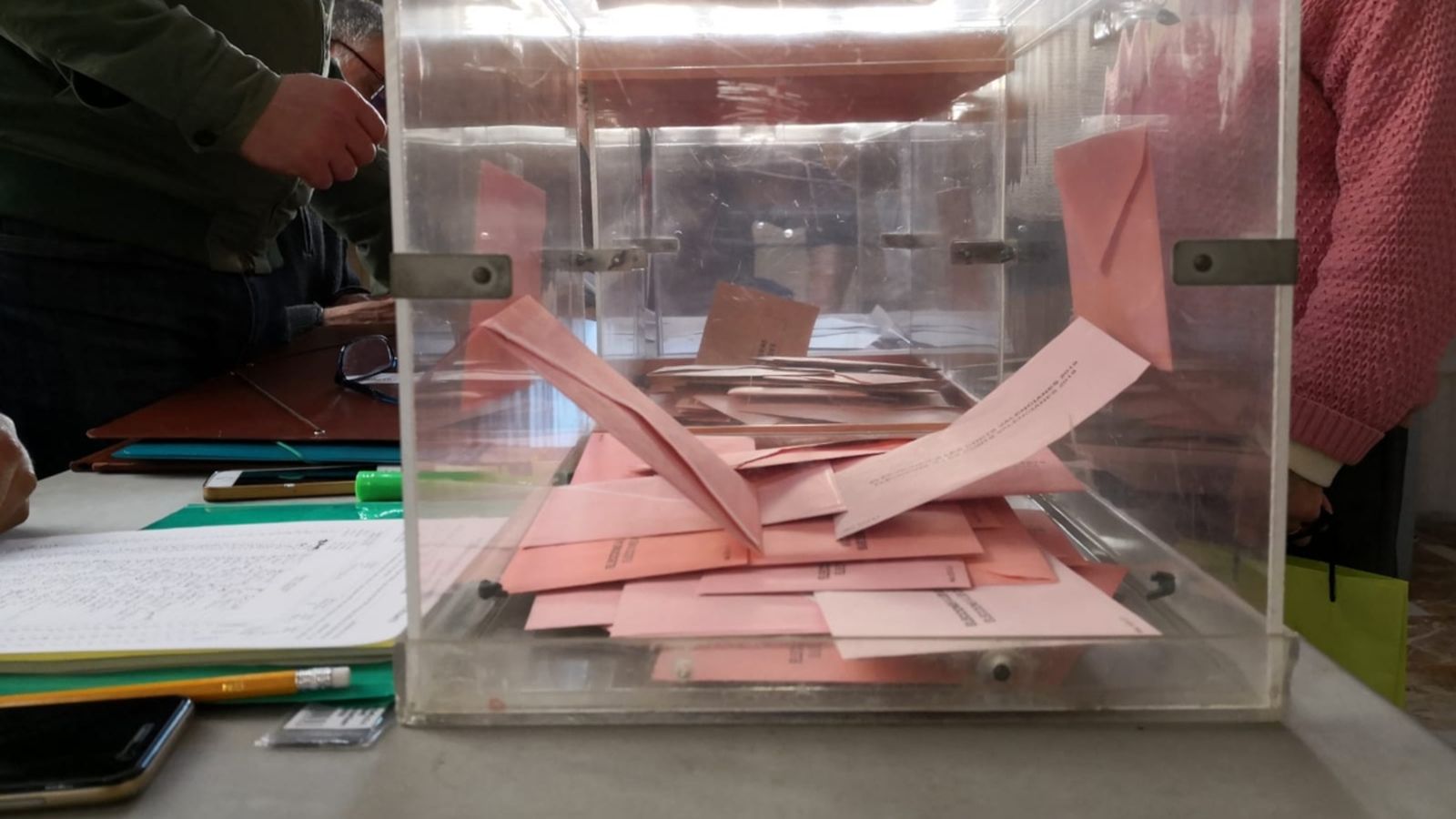 Votacions en una imatge d'arxiu