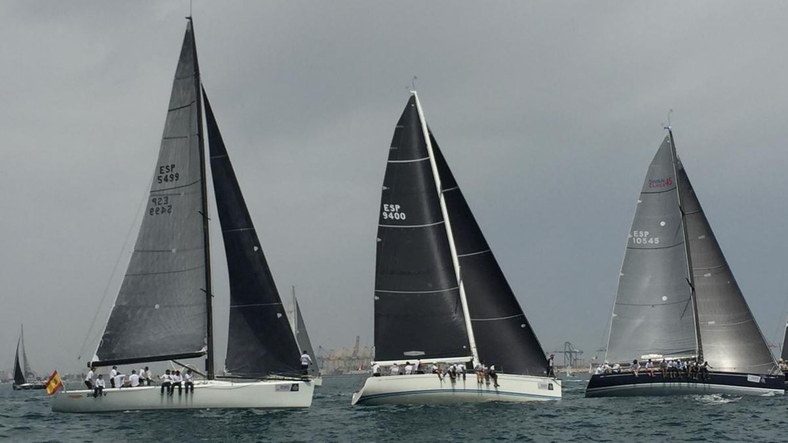El Trofeu SM La Reina llueix al camp de regates Manel Casanova del Saler | À Punt NTC