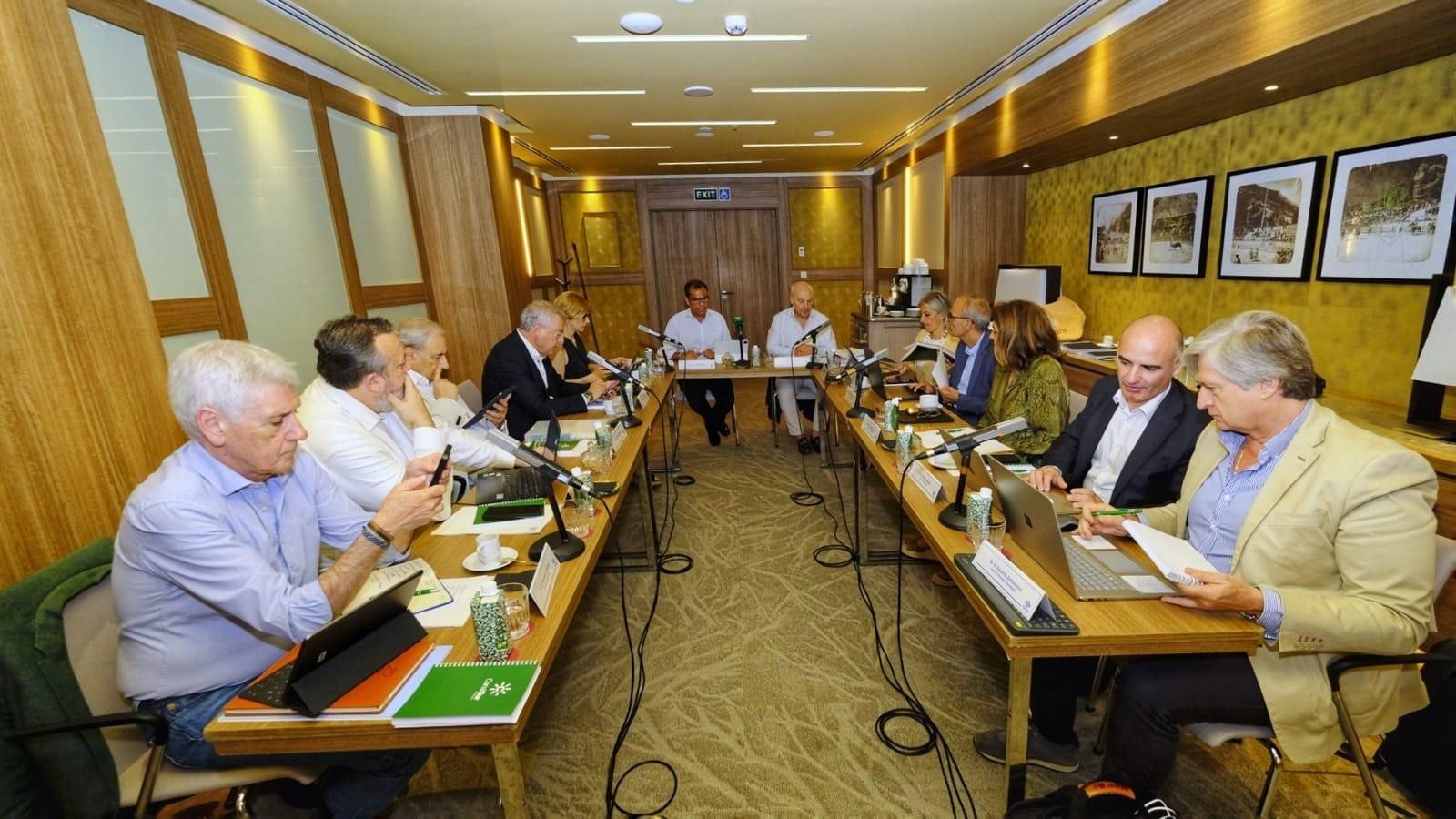 Uns dels objectius de la Junta General és compartir les experiències i estratègies d'èxit i millorar la qualitat i l'eficiència dels servicis públics audiovisuals Uns dels objectius de la Junta General és compartir les experiències i estratègies d'èxit i millorar la qualitat i l'eficiència dels servicis públics audiovisuals