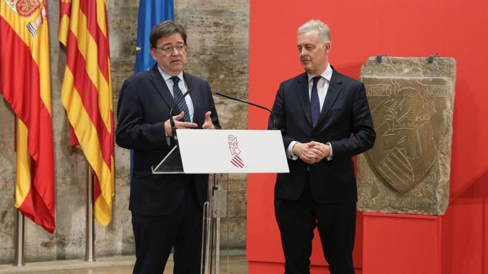 El president de la Generalitat i l'ambaixador de Regne Unit a Espanya en roda de premsa