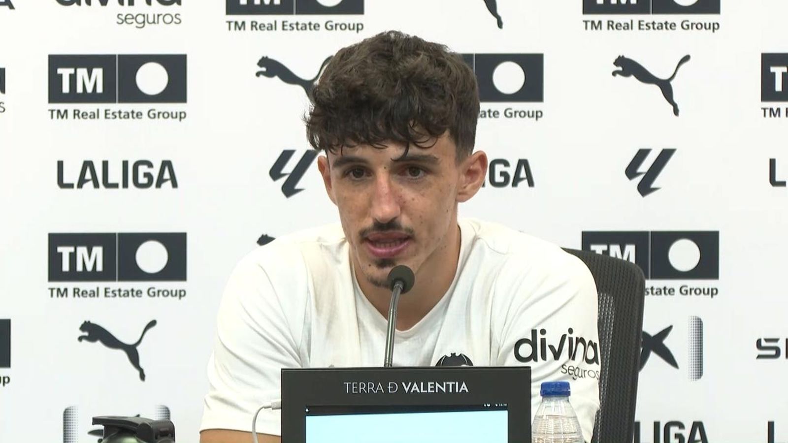 Diego López: “Em sembla increïble que no se sàpia on jugarem contra el Barcelona” Diego López: “Em sembla increïble que no se sàpia on jugarem contra el Barcelona”