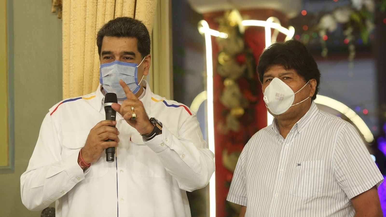 El president veneçolà Nicolás Maduro participa en una reunió amb l’expresident de Bolívia Evo Morales ahir a Caracas, Veneçuela. EFE