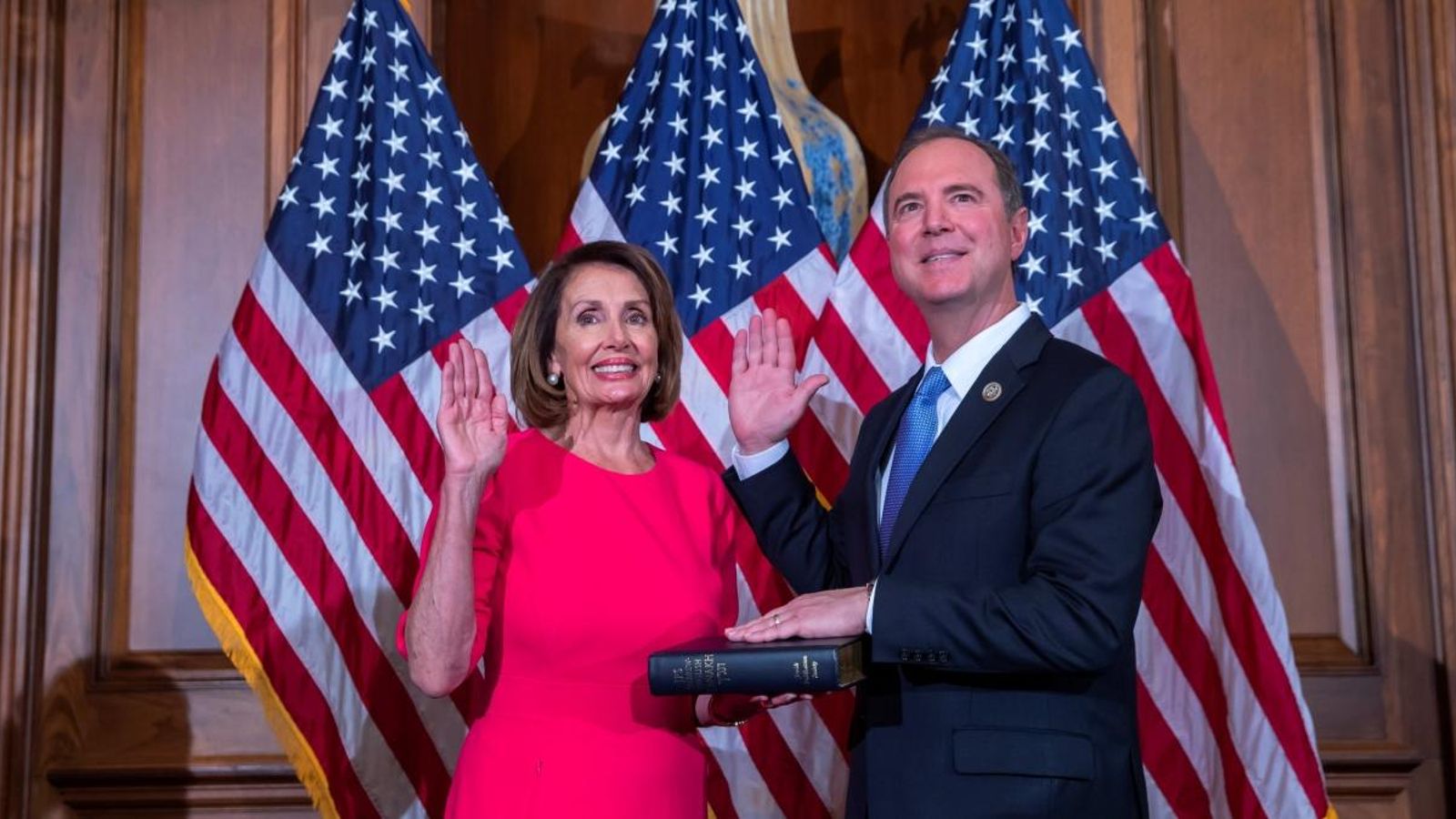 El representant demòcrata de Califòrnia Adam Schiff amb la presidenta de la Cambra de Representants, Nancy Pelosi
