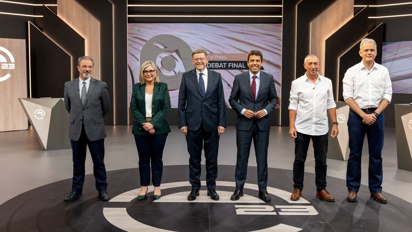 Foto dels candidats i la candidata a la presidència de la Generalitat al debat autonòmic d'À Punt