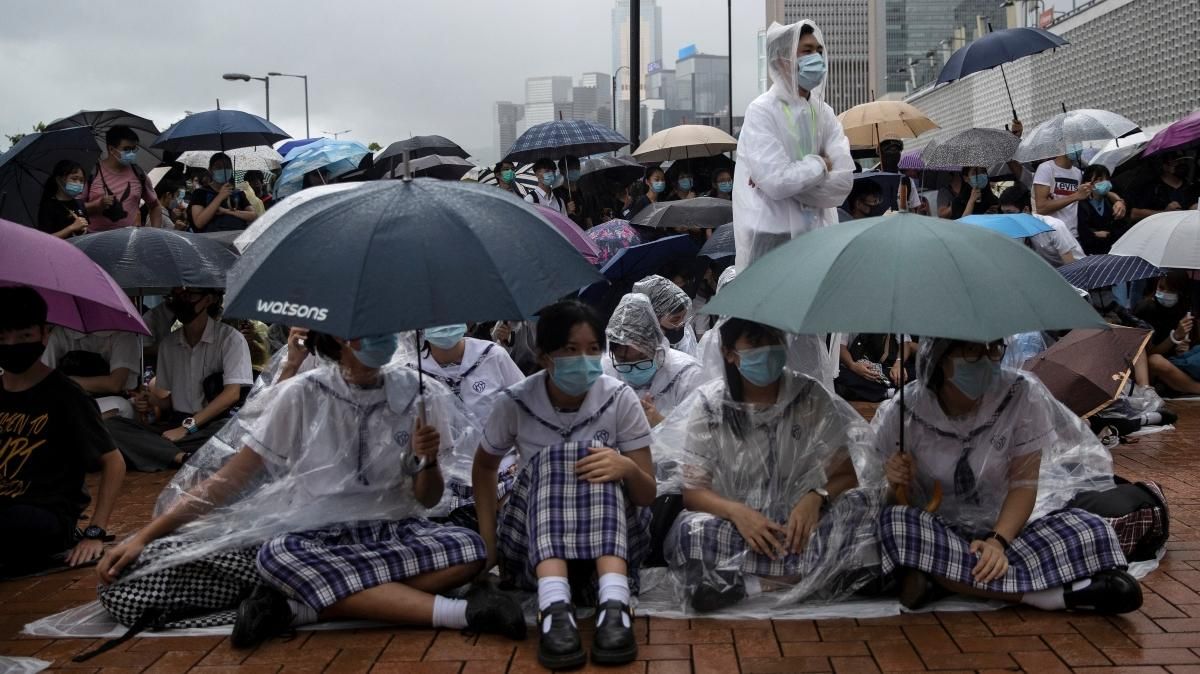 Estudiants hongkonguesos fan una assentada Estudiants hongkonguesos fan una assentada
