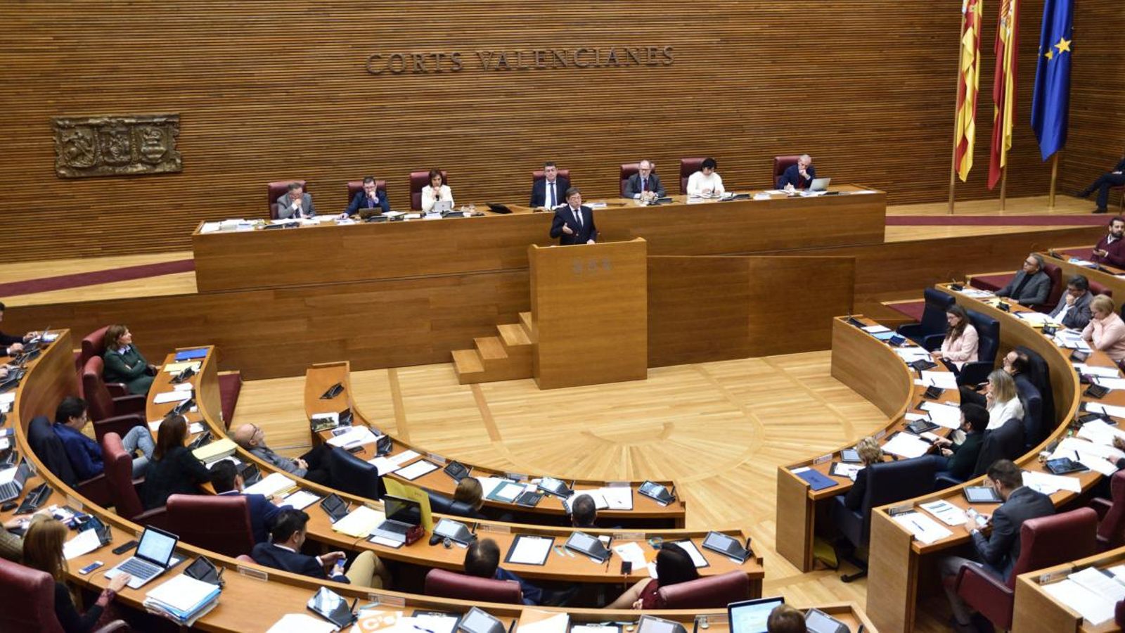 Les Corts reclamen uns pressupostos que contemplen l\'agenda valenciana
