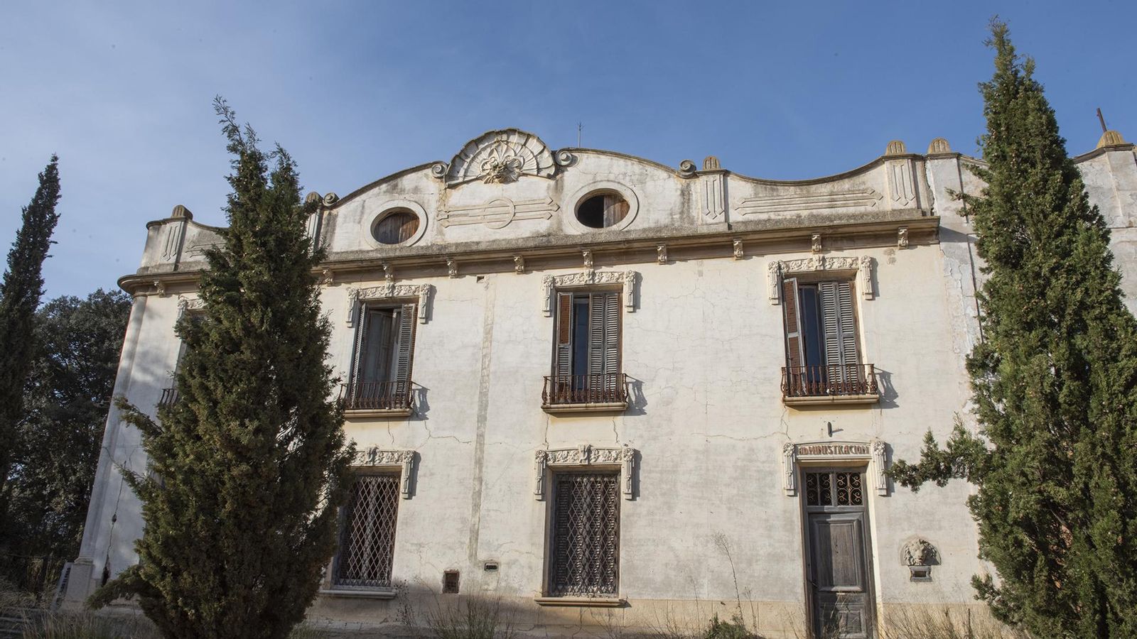 La façana de l'ajuntament