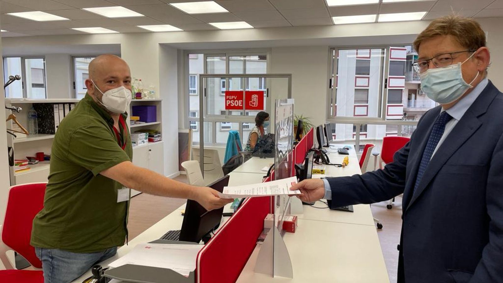 El president de la Generalitat, Ximo Puig, registra la candidatura a la secretaria general del PSPV-PSOE