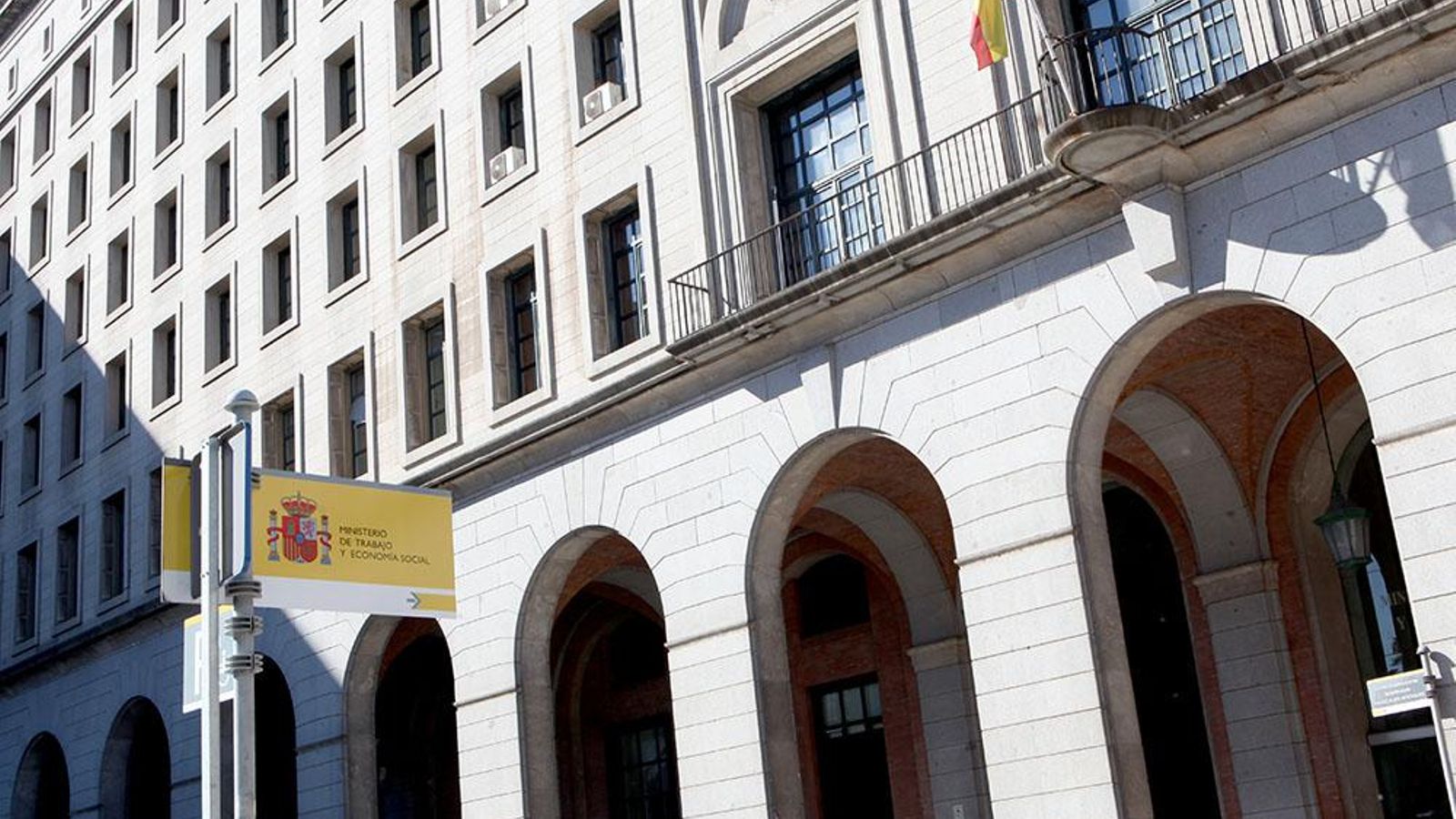 Façana del Ministeri de Treball i Economia social, en una imatge d'arxiu