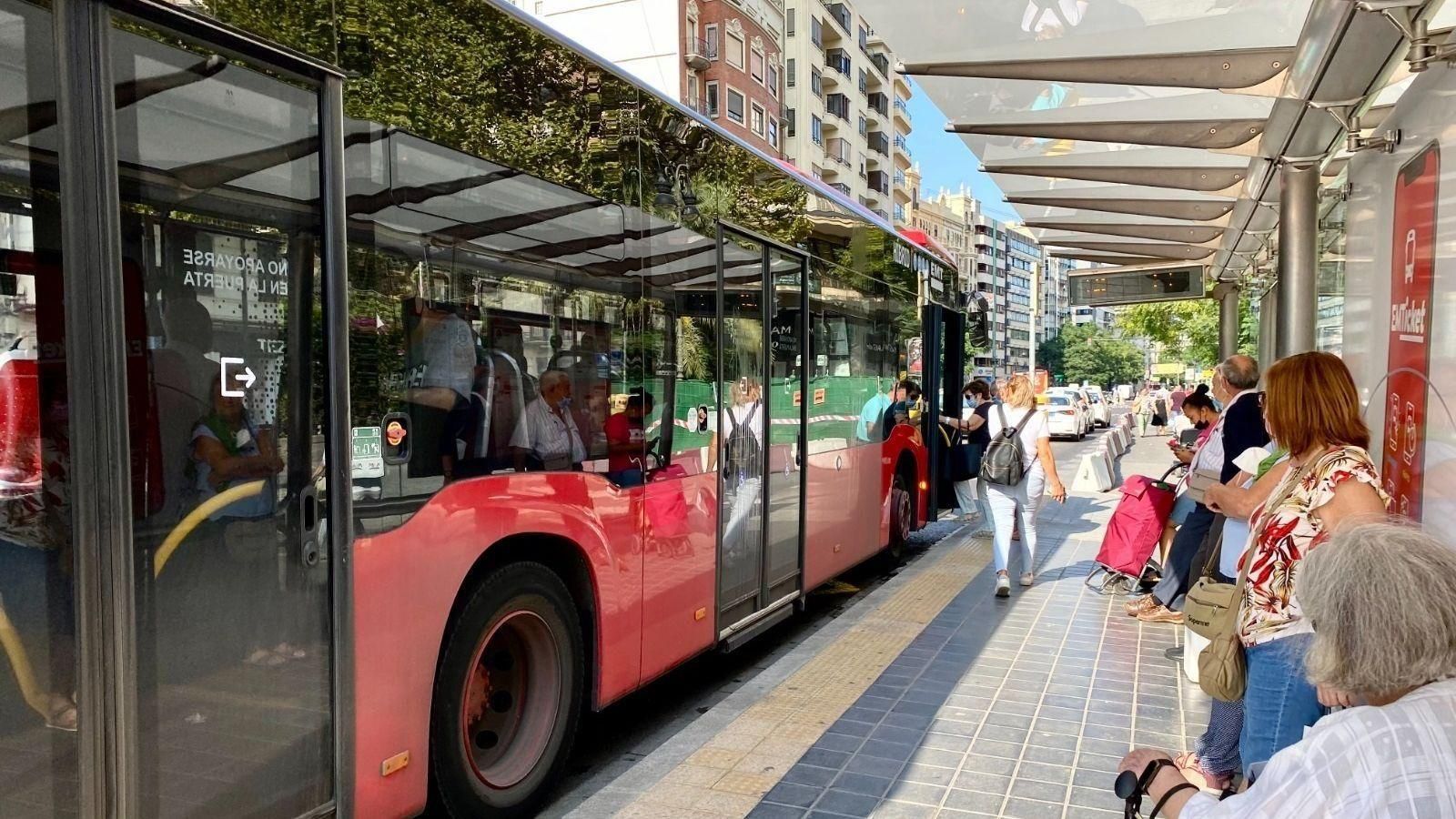 Imatge d'arxiu d'un autobús de l'EMT