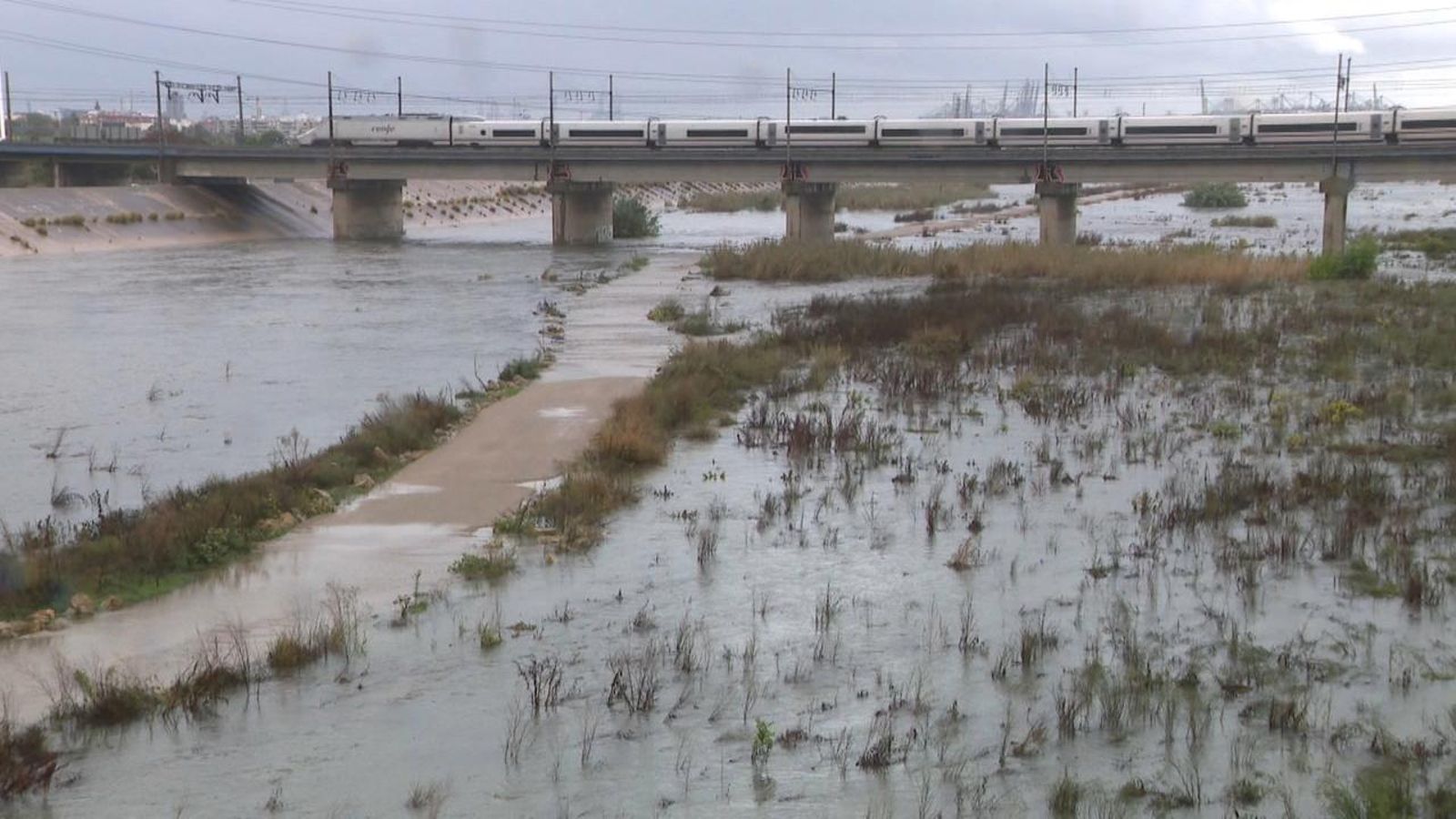 El Túria torna a portar aigua