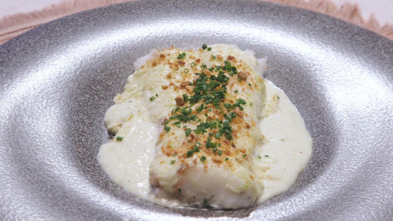 Lluç gratinat amb salsa