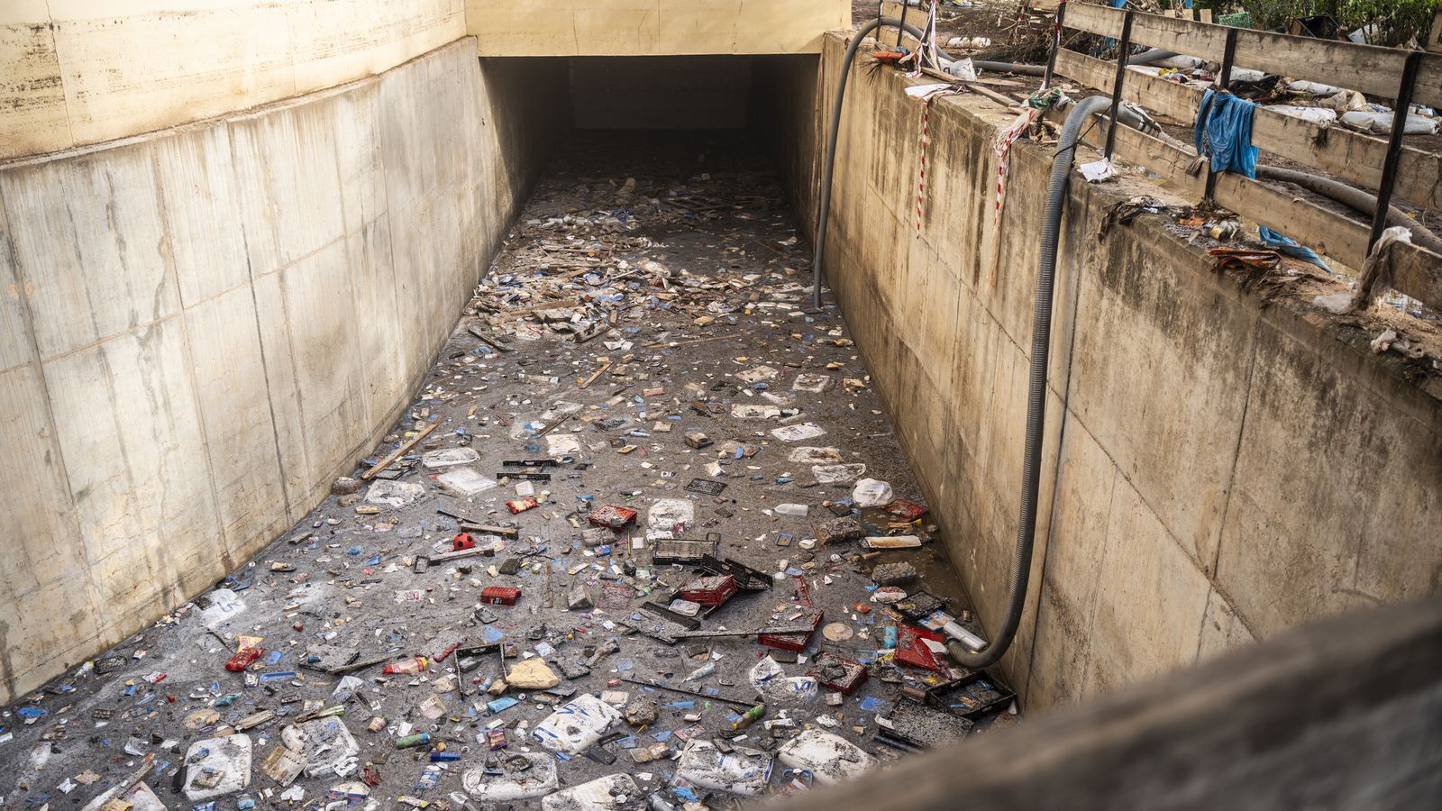 Un parquing afectat per la dana, en arxiu