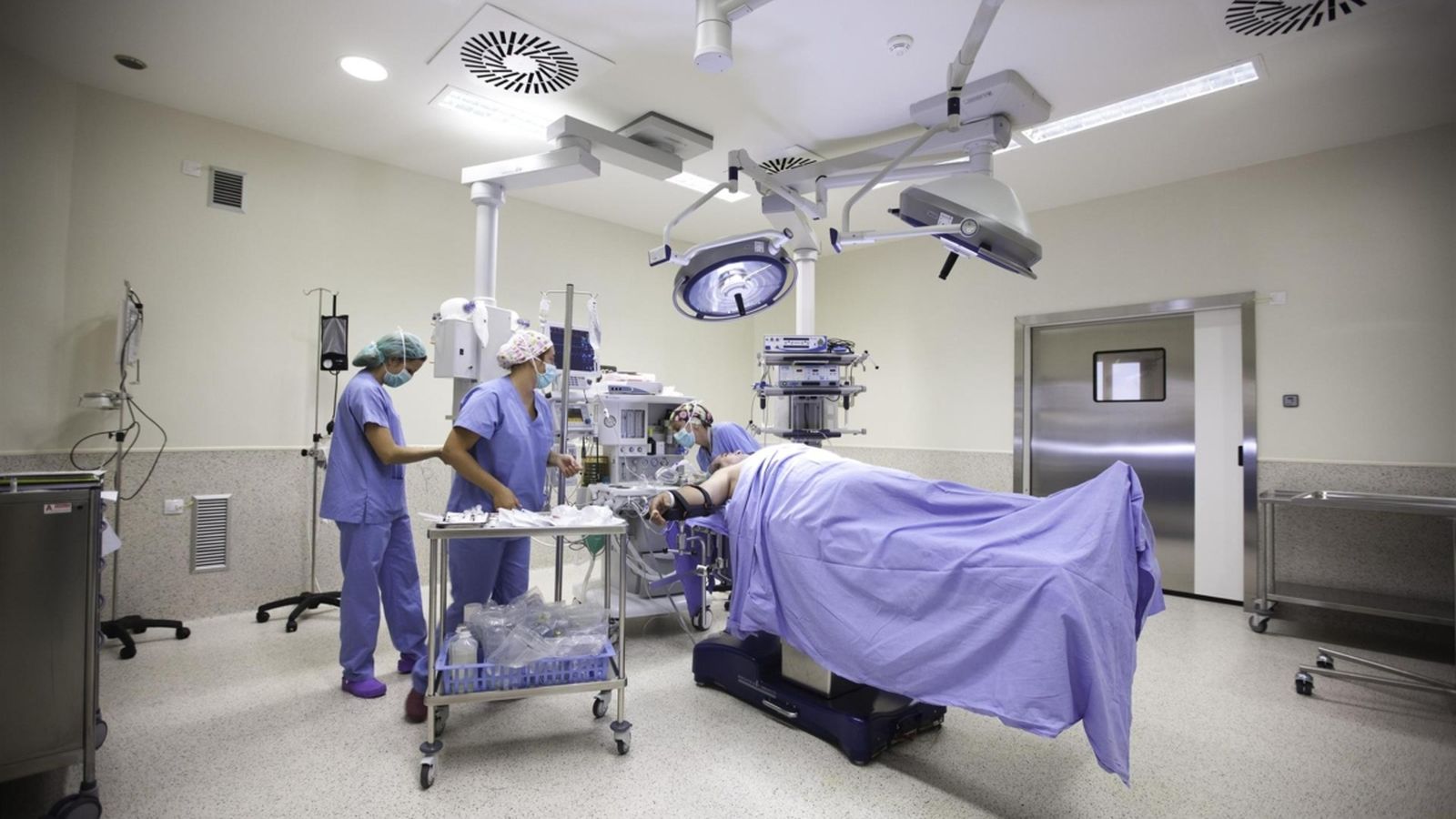 La nova app permet fer el seguiment de l'estat de pacients que estan sent intervinguts quirúrgicament