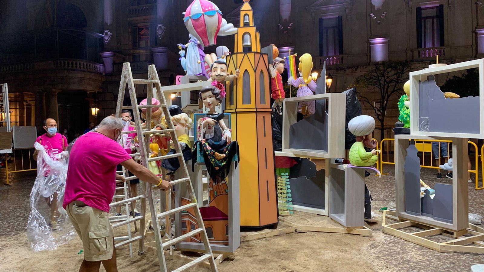 Imatge de la plantà de la Falla infantil municipal ‘Saps qui sóc?’ de Ceballos i Sanabria.