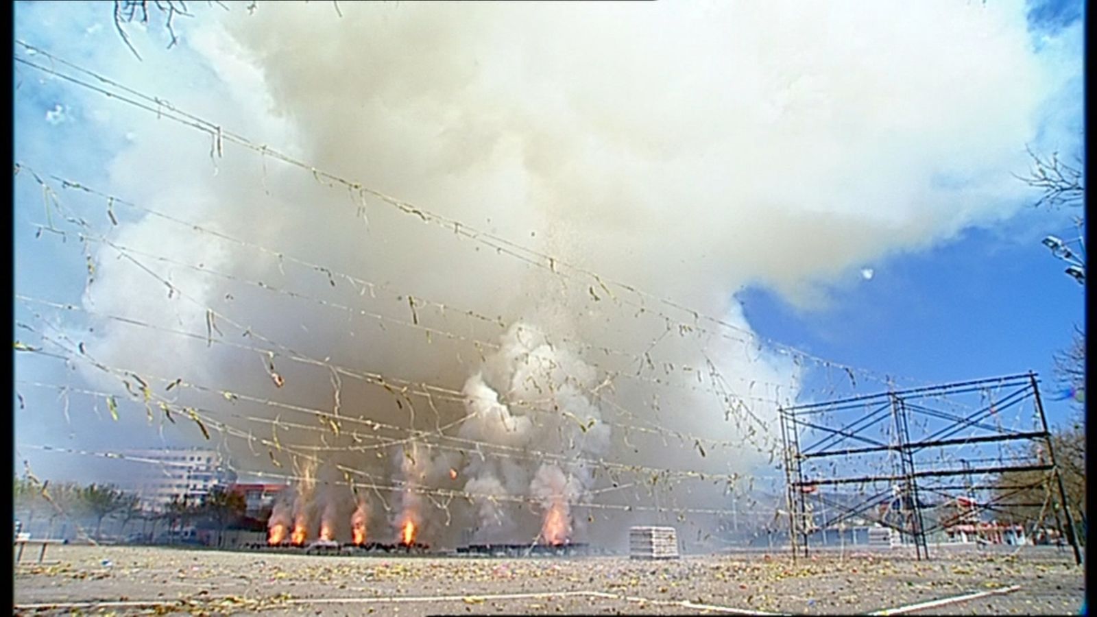 Una mascletà en les festes de la Magdalena