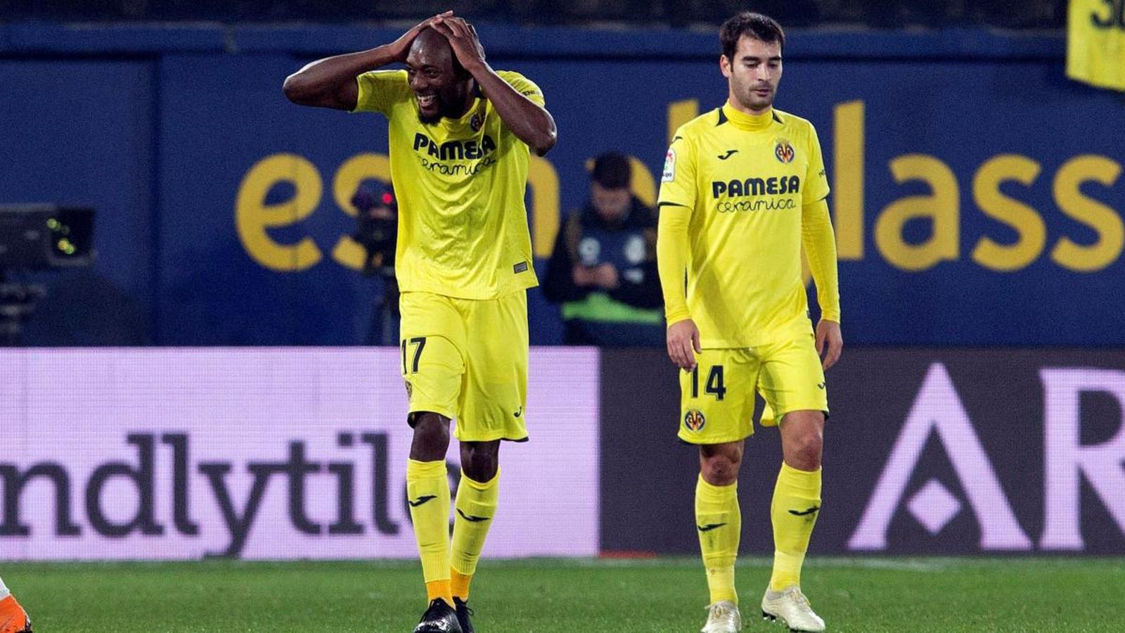 Un pòquer de gols d'Ekambi, clau en la golejada del Vila-real contra l'Almeria, que els permet accedir de forma brillant als huitens de final de la Copa del Rei