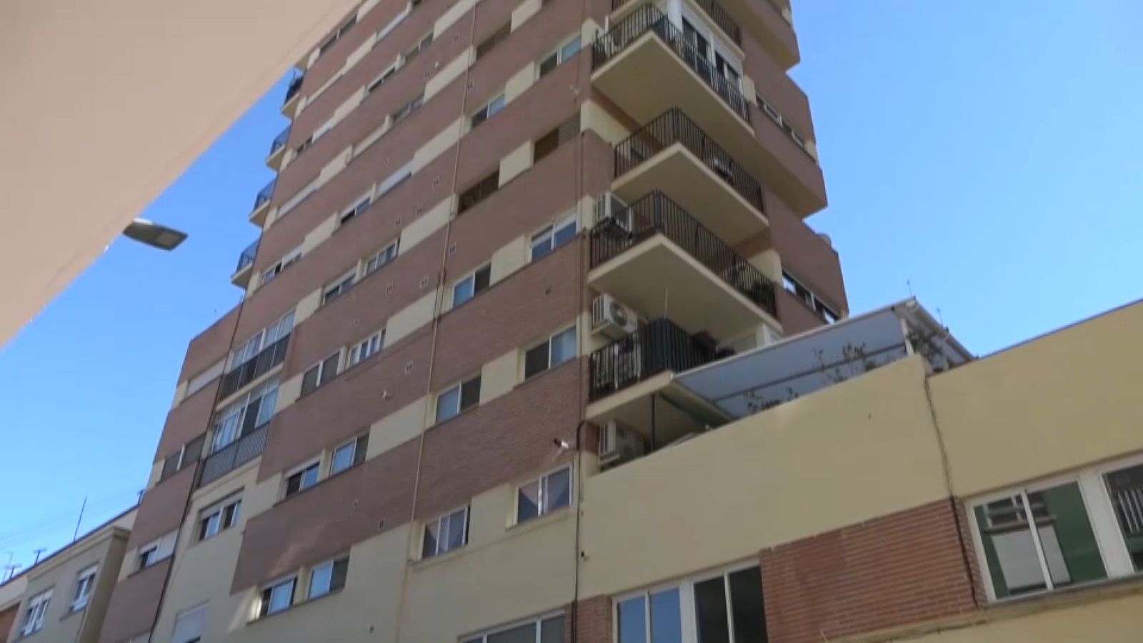 Façana de l'edifici on han passat els fets