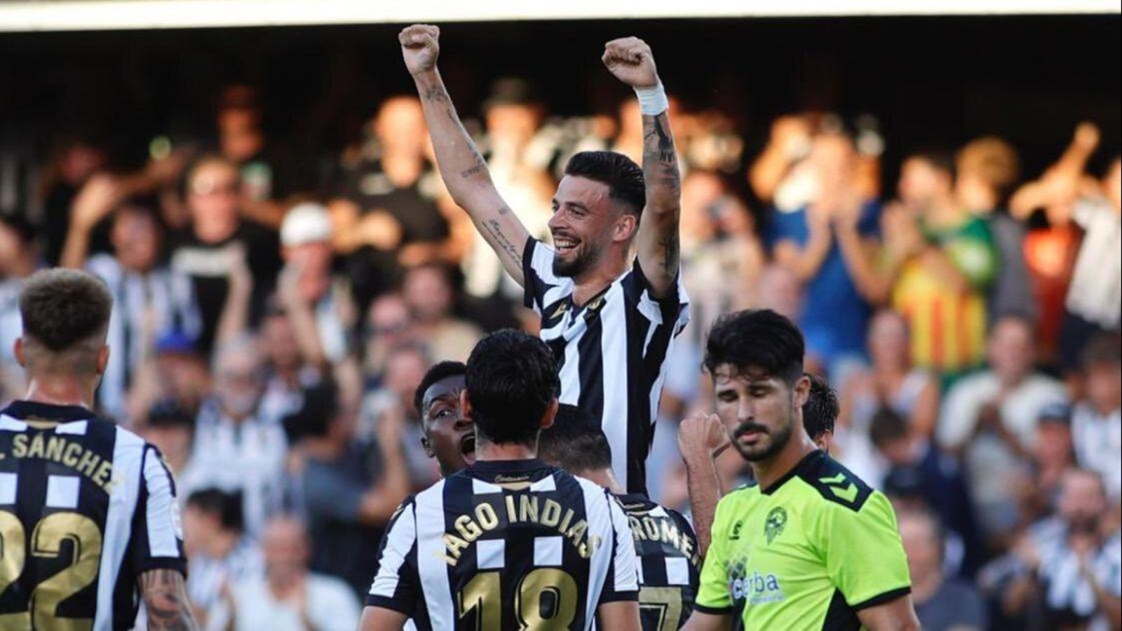 Els jugadors del Castelló celebren un dels gols