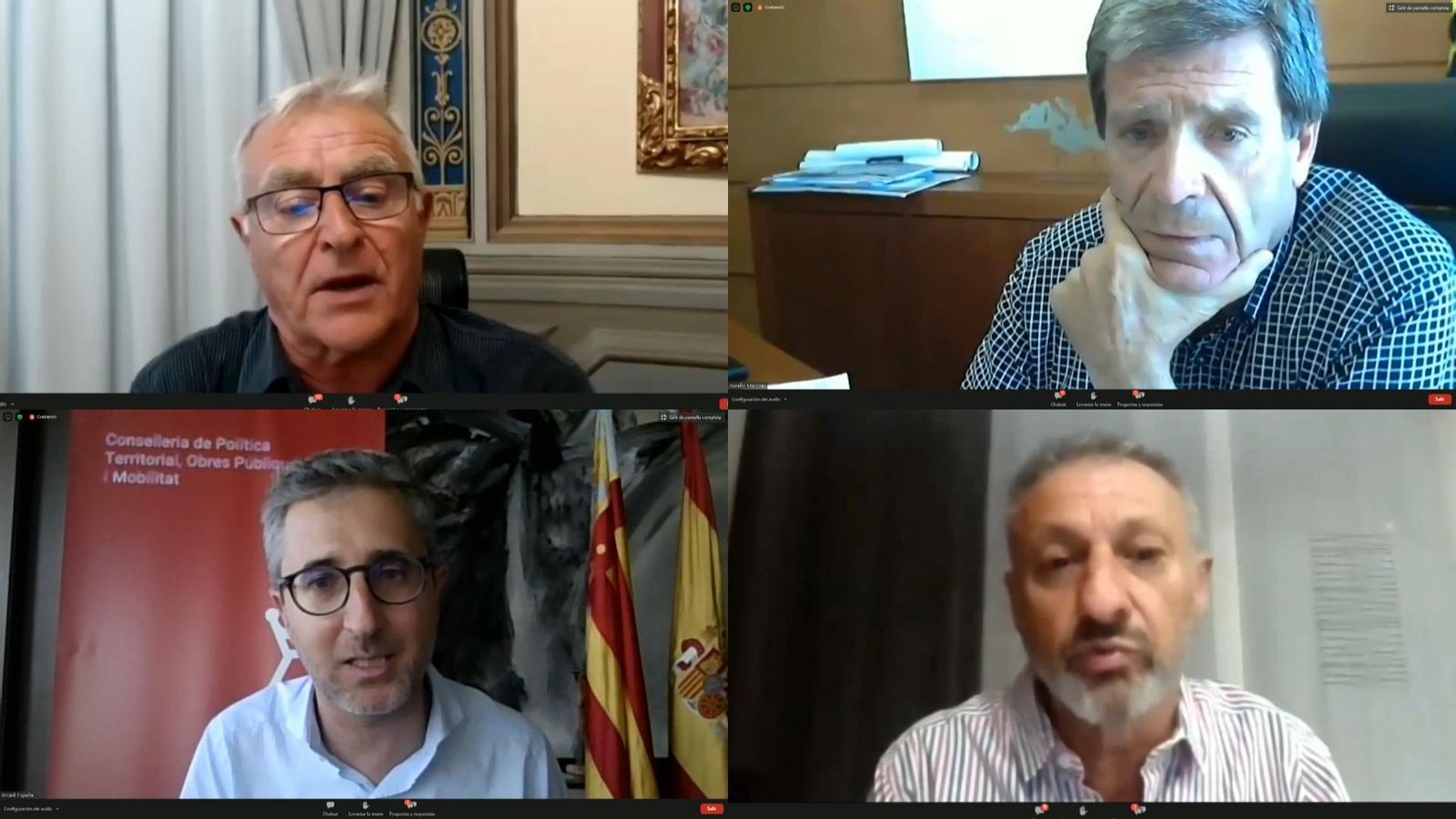 D'esquerra a dreta i de dalta a baix, l'alcalde de València, Joan Ribó, el president de l'APV, Aurelio Martínez, el conseller de Política Territorial, Obres Públiques i Mobilitat, Arcadi España, i el president de ports de l'Estat, Francisco Toledo, durant el debat.