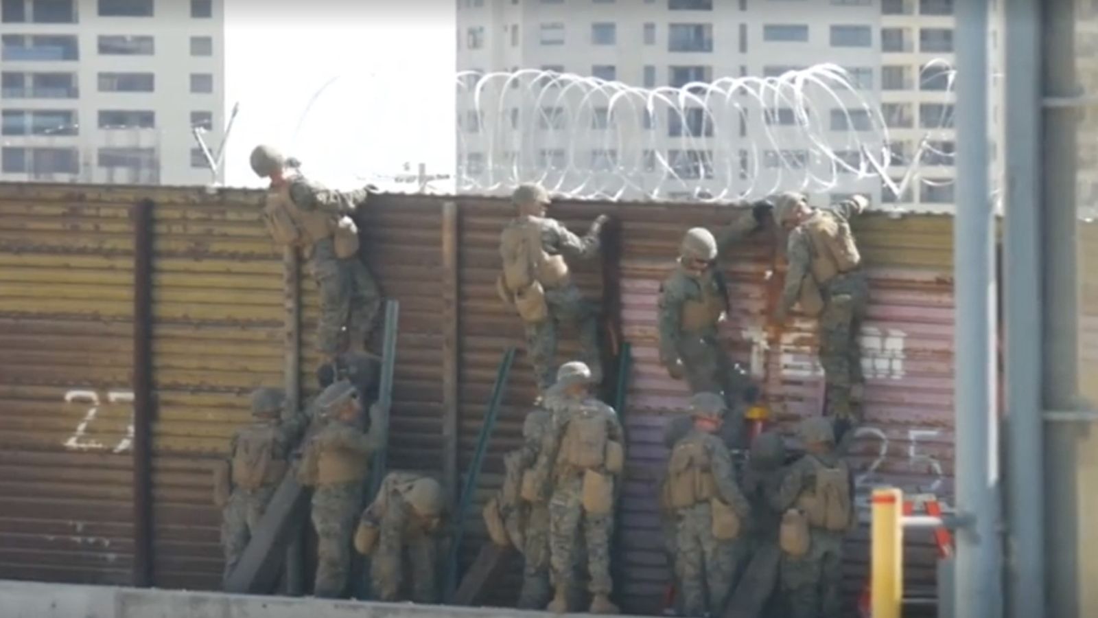 Trump ha enviat més de 5.600 militars a la frontera amb Mèxic.