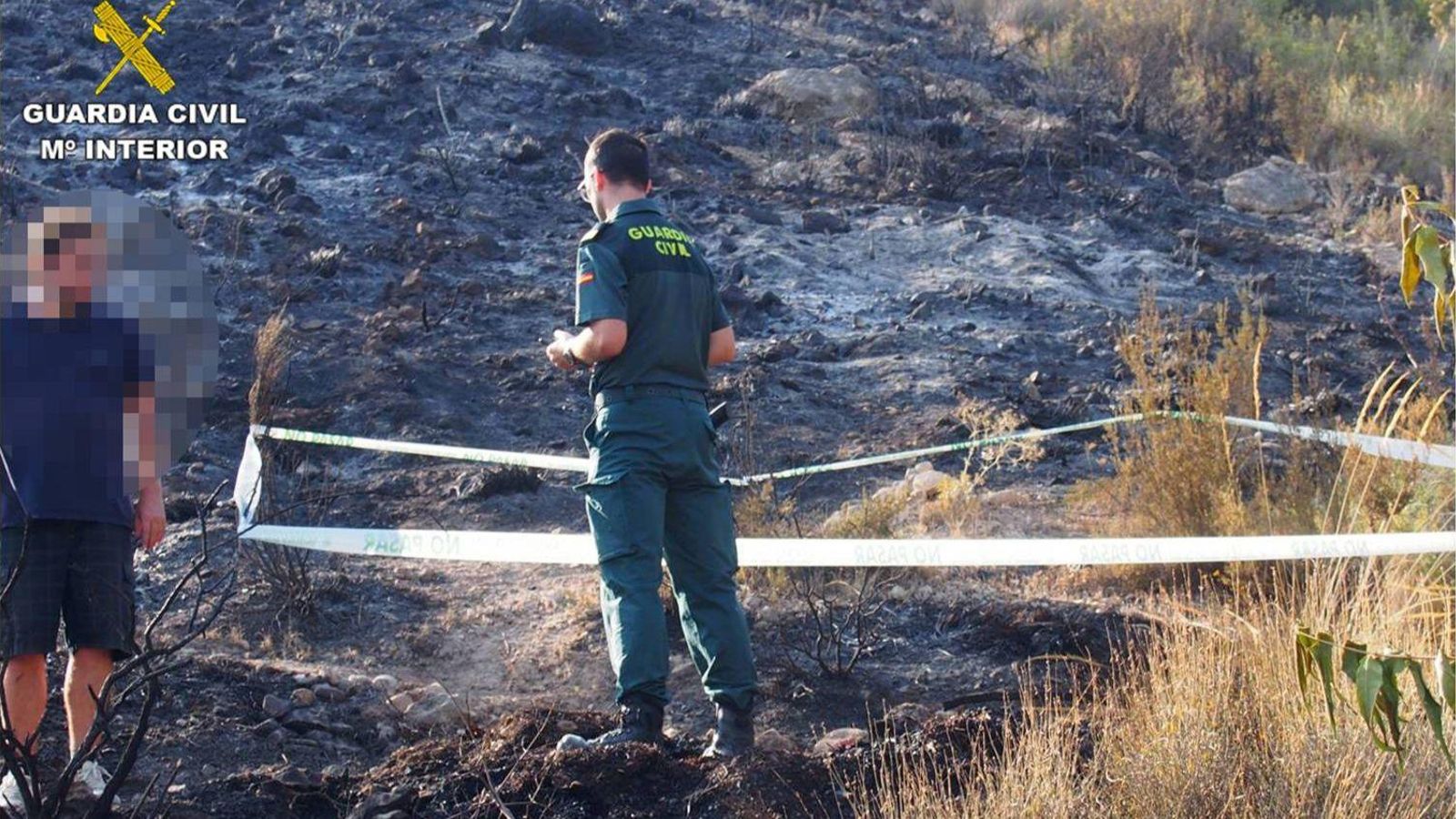 La Guàrdia Civil investiga un home que va llançar a la muntanya restes de brases a Petrer