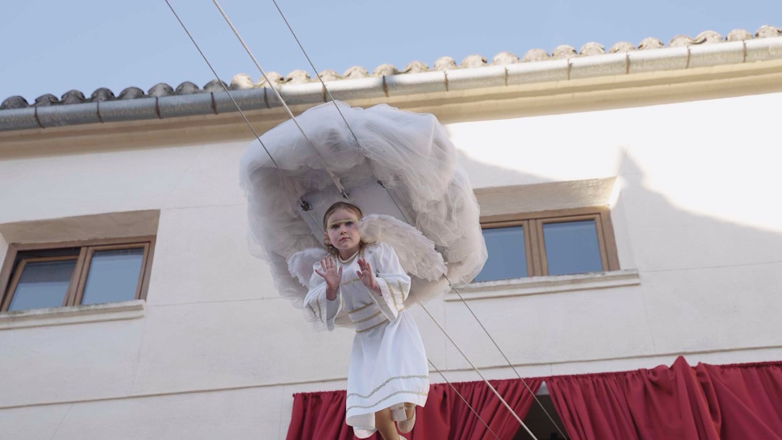 A Alfarrasí tradicionalment és una xiqueta qui representa l'Angelet de la Corda