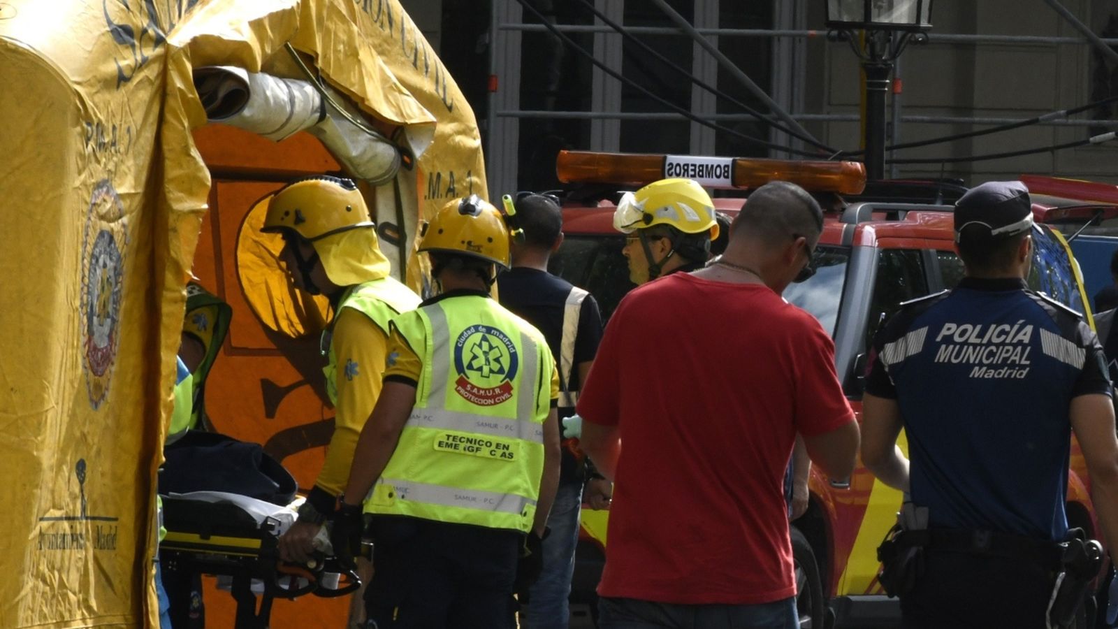 A la plaça de la Lleialtat s'ha instal·lat un hospital de campanya
