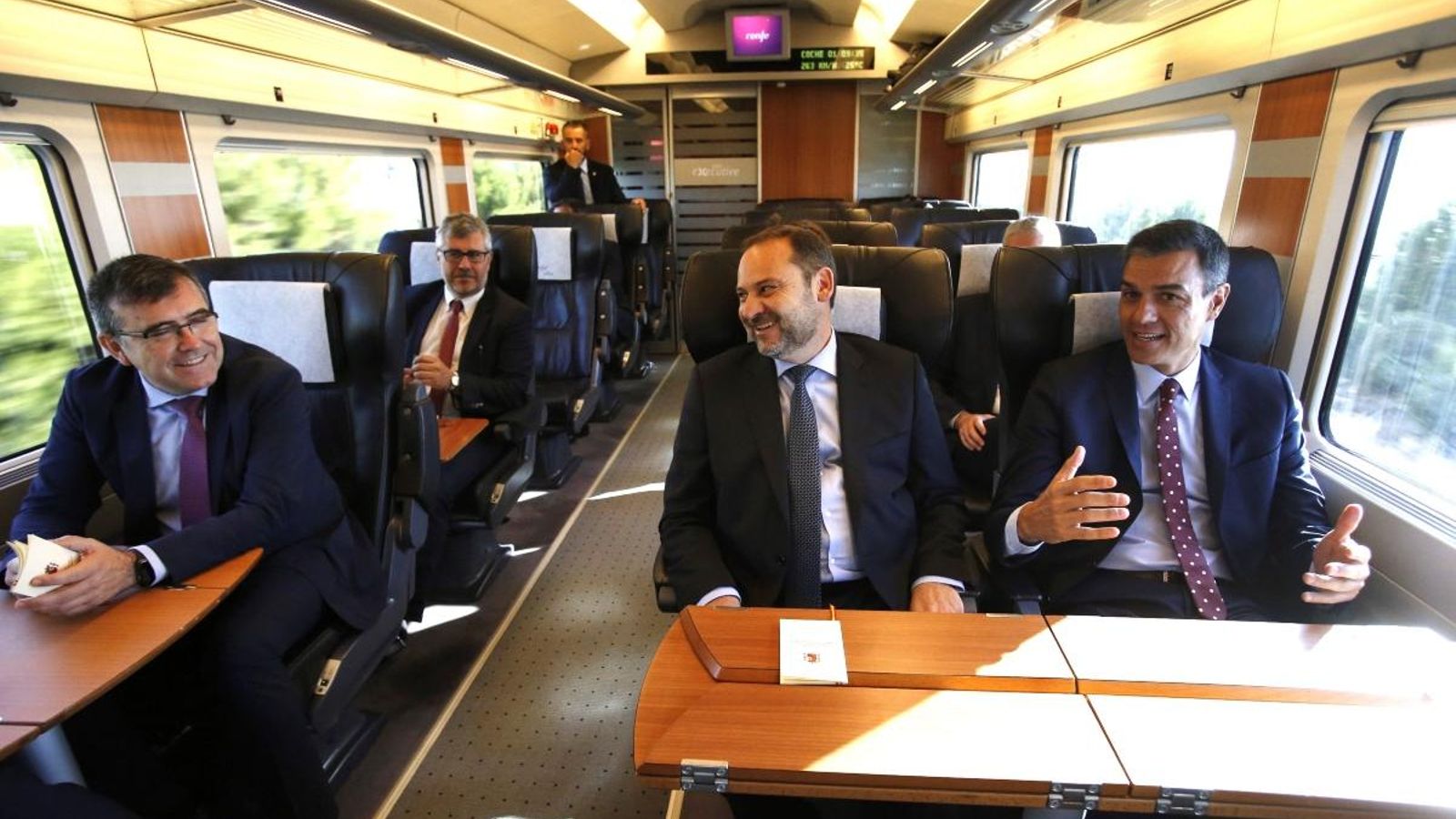 Viatge inaugural de l'AVE Madrid-Antequera-Granada, amb el president del govern en funcions, Pedro Sánchez